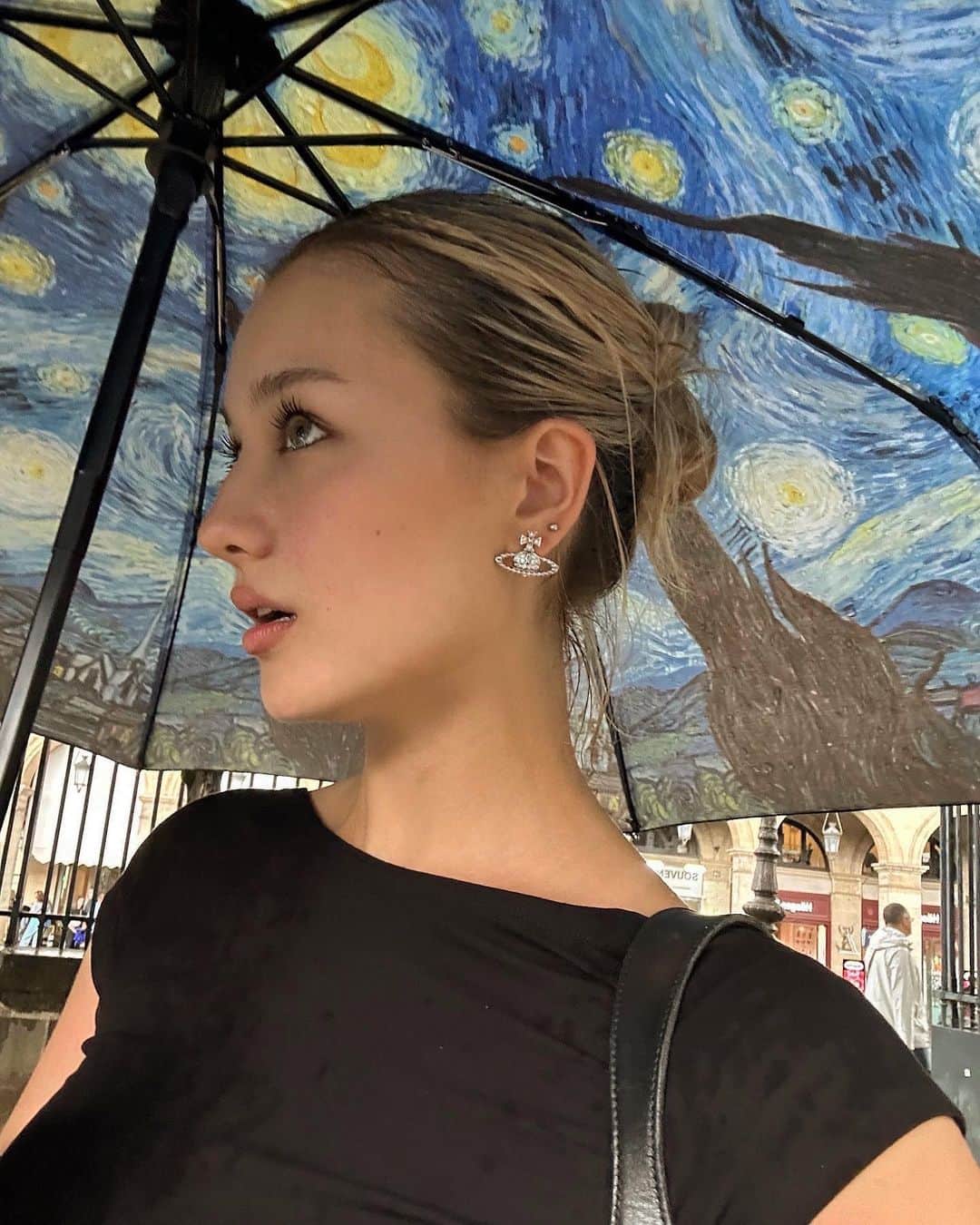 サクラ・キルシュさんのインスタグラム写真 - (サクラ・キルシュInstagram)「paris weather having moodswings 🌦️  #paris #france #umbrella #パリ #フランス #雨 #パリ旅行」7月29日 22時19分 - sakura_kirsch