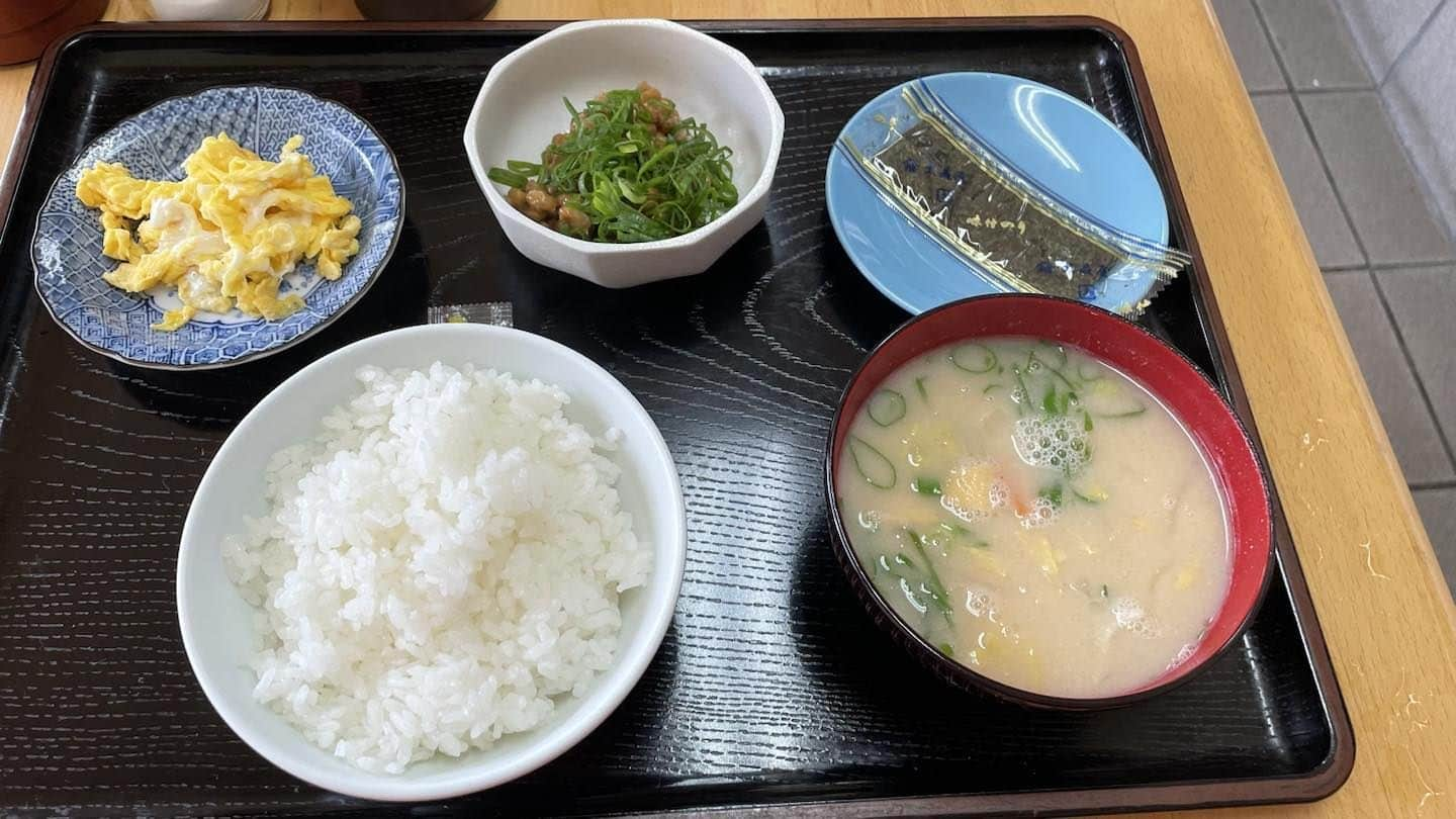 木村祐一さんのインスタグラム写真 - (木村祐一Instagram)「ザ・朝ごはん！ #いつぞやの #京都 #はとや食堂 #河原町丸太町 #熊野神社 #炒り玉子 #粕汁 #味付け海苔」7月29日 22時16分 - kimkimni