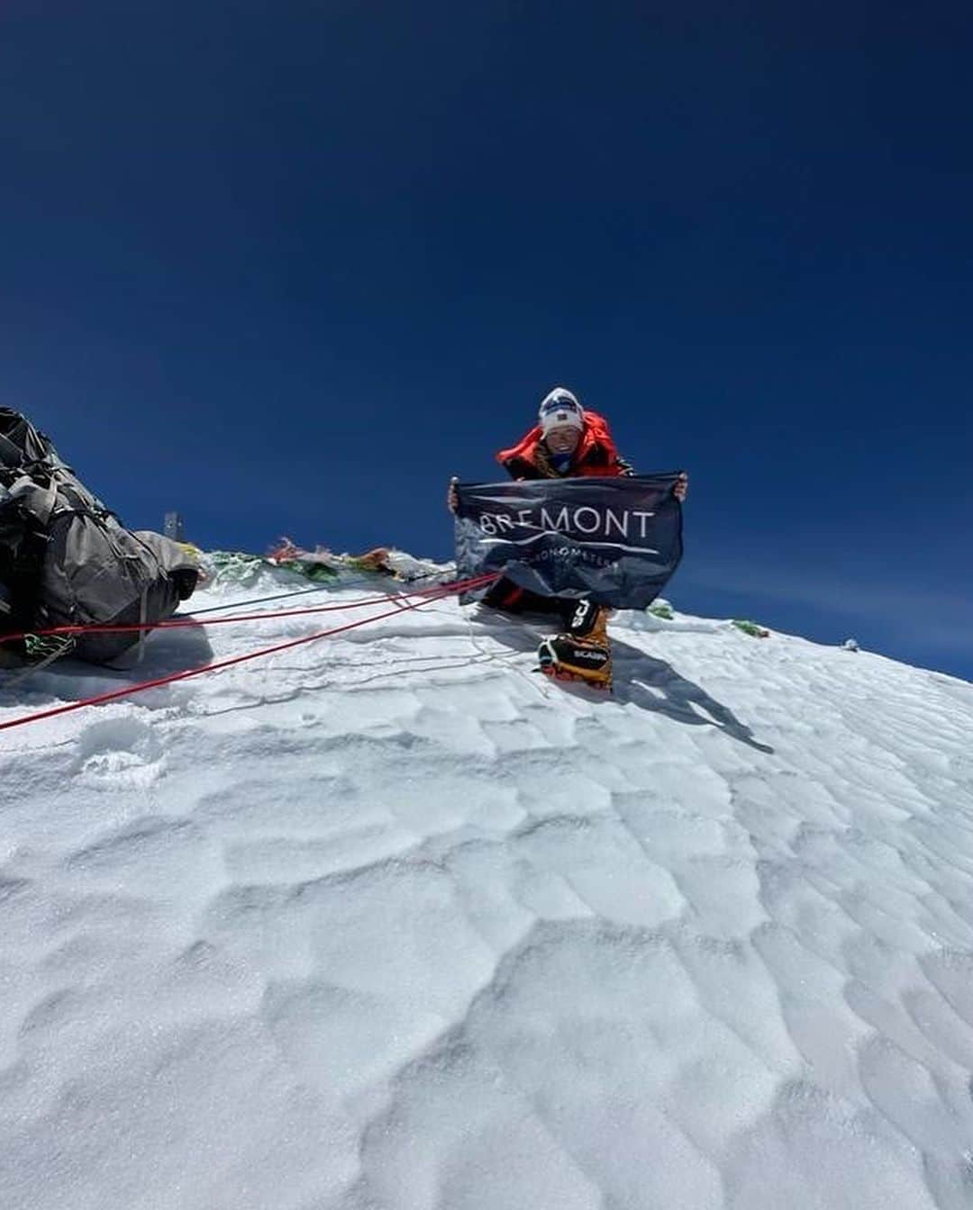 ブレモンさんのインスタグラム写真 - (ブレモンInstagram)「Celebrating every summit 💪  From summit to summit @kristin.harila and @mantralama pushed their limits. After a grueling 3 months, 20 hours and 45 minutes of climbing, they achieved the incredible feat of summiting all 14 x 8,000m Peaks in record time 🗻 Truly groundbreaking!  #bremontwatches #14peaks #kristinharila #recordbreaking #mountaineering #mountains #summit #worldrecord」7月29日 22時17分 - bremontwatches