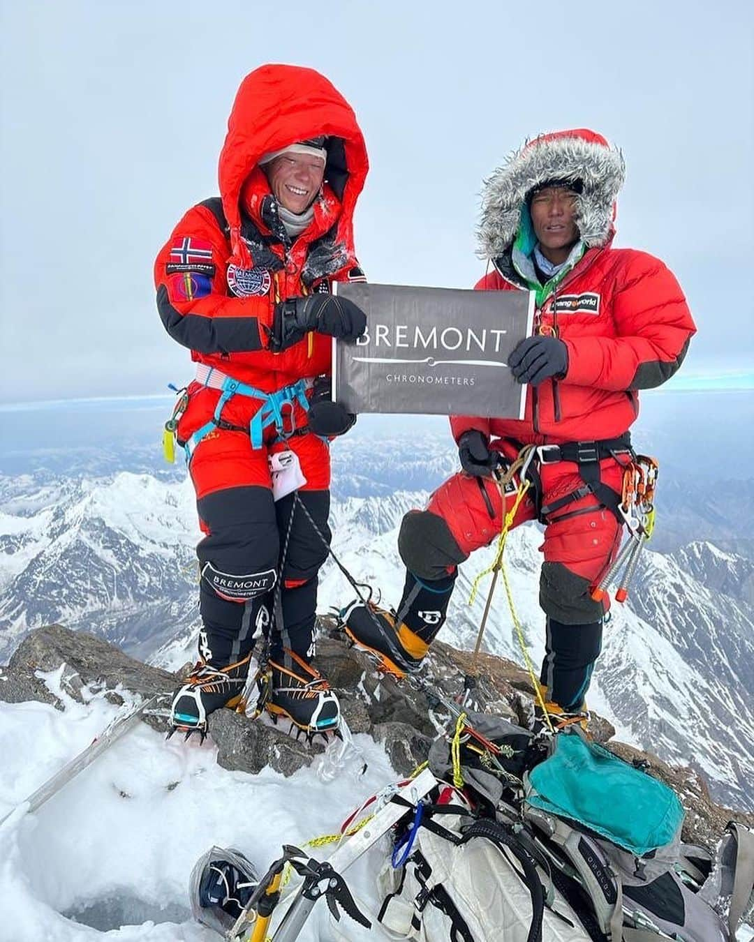 ブレモンさんのインスタグラム写真 - (ブレモンInstagram)「Celebrating every summit 💪  From summit to summit @kristin.harila and @mantralama pushed their limits. After a grueling 3 months, 20 hours and 45 minutes of climbing, they achieved the incredible feat of summiting all 14 x 8,000m Peaks in record time 🗻 Truly groundbreaking!  #bremontwatches #14peaks #kristinharila #recordbreaking #mountaineering #mountains #summit #worldrecord」7月29日 22時17分 - bremontwatches