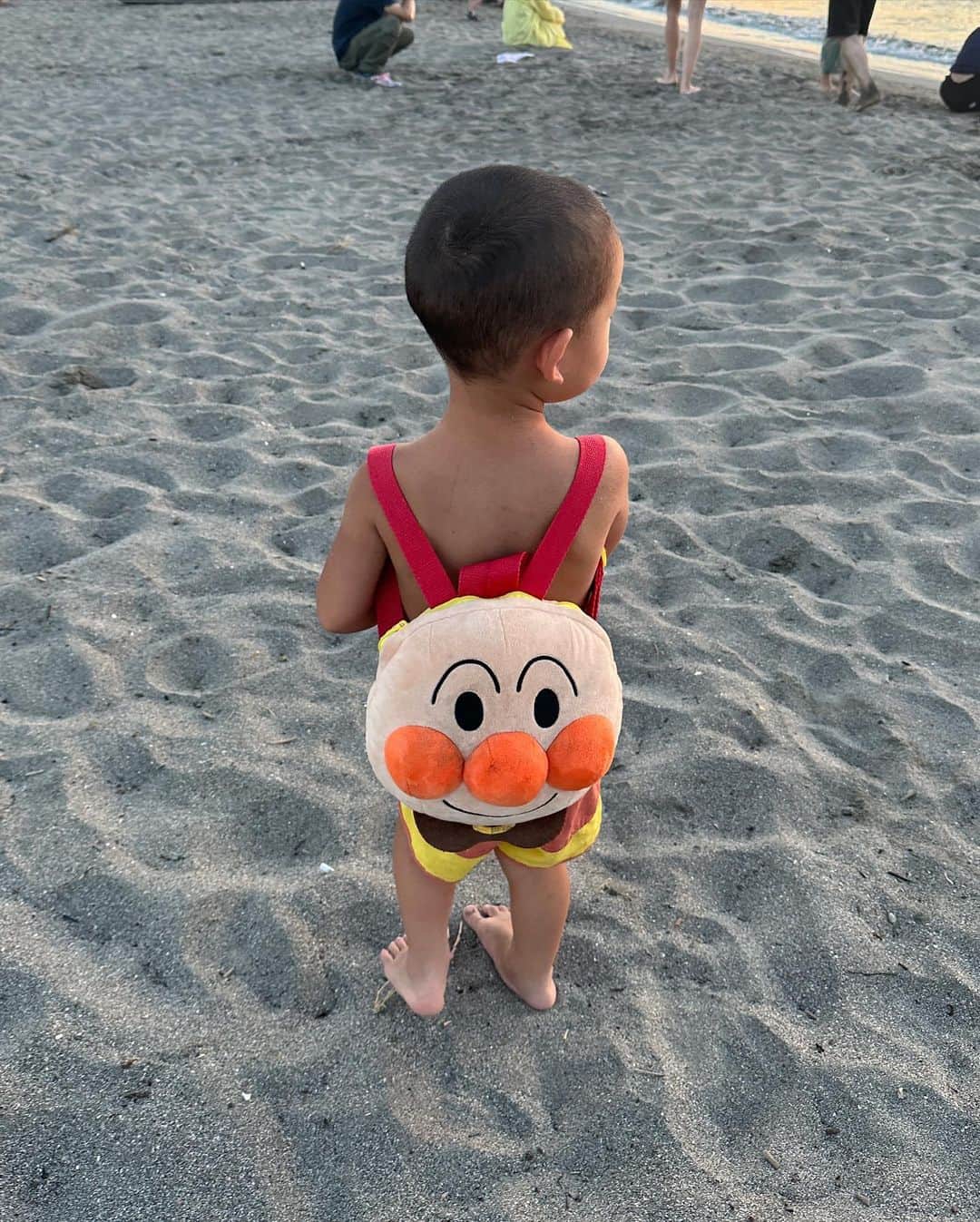 MOYAさんのインスタグラム写真 - (MOYAInstagram)「今日の思い出✌️♡ 今週は小僧たちと海行った🌊😊  思いっきり海岸走りまわってたので 2人ともばたんきゅーです😴  短い夏だけど、たっくさーん思い出つくろうね♡  #夏休み #森戸海岸 #親子 #海水浴」7月29日 22時17分 - moyamoya2121