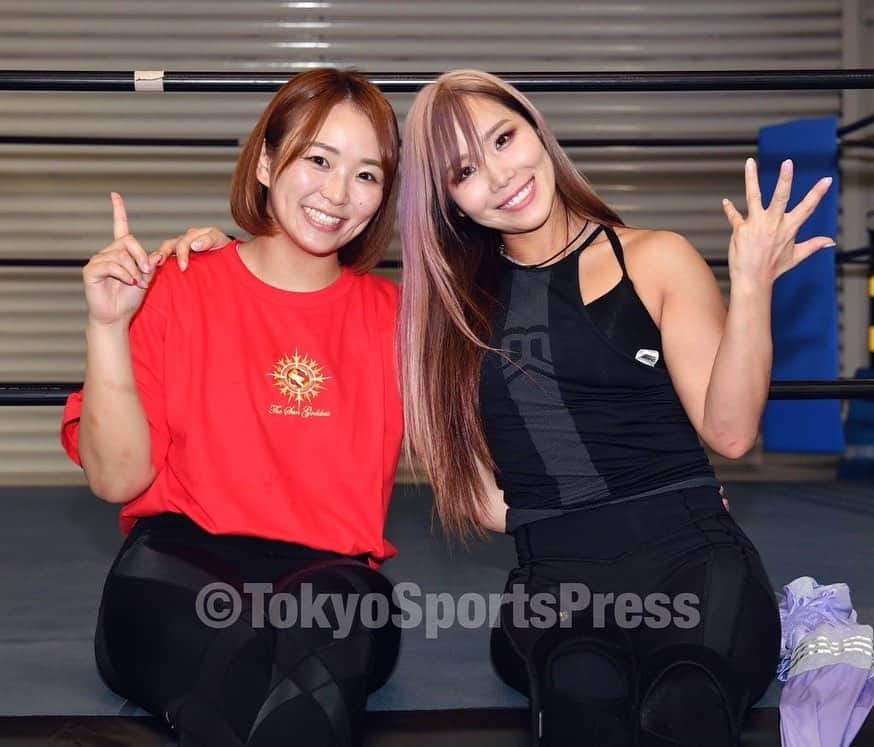 Sareeeのインスタグラム：「8.4 SareeeISM に向けて KAIRI選手と合同練習をしました☀️⚓️ 息はバッチリ…！！！  最初で最後になるかもしれない… ドリームタッグ！！！🤩 ほんとに楽しみすぎる！！！  PPV配信もあります✨ sareeelive.com」