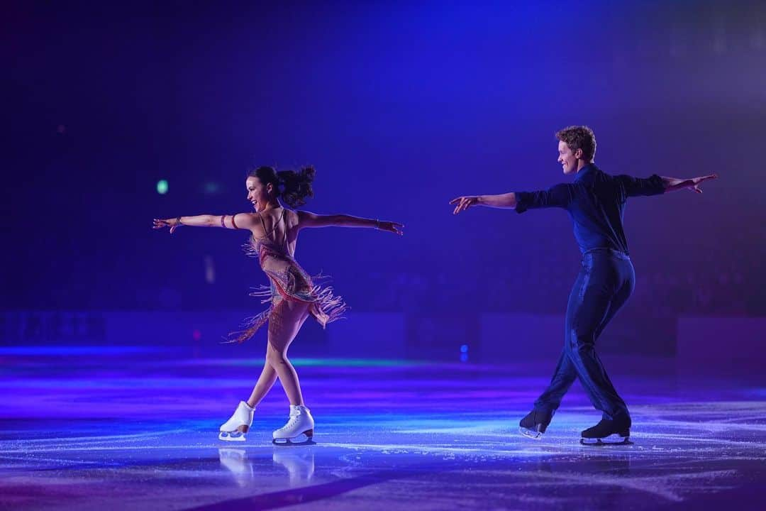 マディソン・チョックさんのインスタグラム写真 - (マディソン・チョックInstagram)「Dancing the night away at @fstheice disco 🪩   #theICE #figureskating #japan #skatingshow #chockbates」7月29日 22時22分 - chockolate02