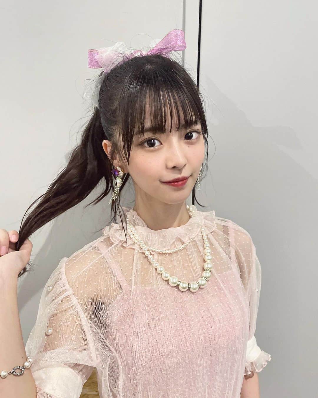 桜田彩叶のインスタグラム：「#りぷりっぷる  #Enjoy無礼講！  先日のライブでやっとポニーテールで披露出来ました 🎀 MVと同じ髪型で披露したかったので念願！嬉しい 🩷 YouTubeにMVあるのでたっっくさん見てね 🩰  #NMB48 #アイドル  #アイドル衣装  #ピンク  #リボン  #ポニーテール」