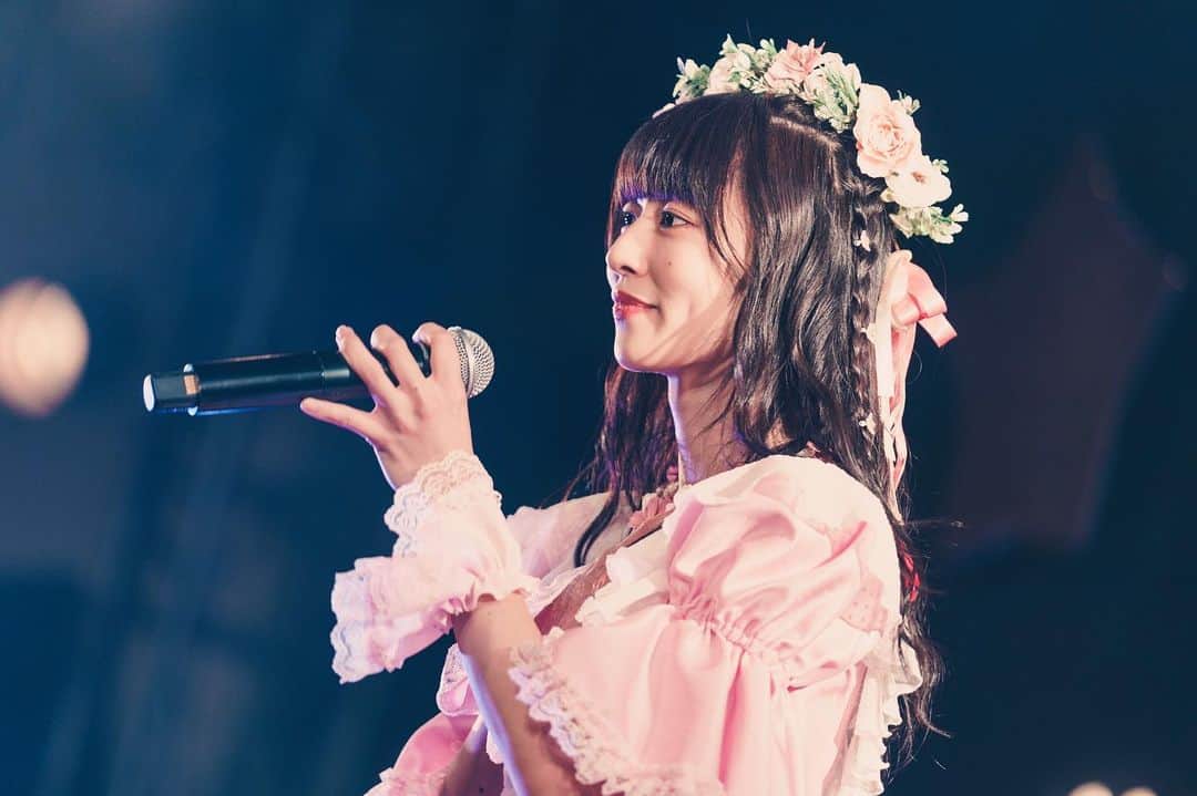 橋本美桜のインスタグラム：「橋本美桜生誕祭2023本当にありがとうございました！めちゃくちゃ幸せだったなあ( .ˬ. ) ⁡ ⁡ ⁡ ⁡ #アイドル #IDOL #偶像 #パッツン前髪 #ロングヘア  #黒髪 #黒髪ロング #巻き髪 #アイドルメイク #衣装  #アイドル衣装  #生誕衣装  #生誕祭  #ピンク  #ライブ写真 #makeup #ootd」