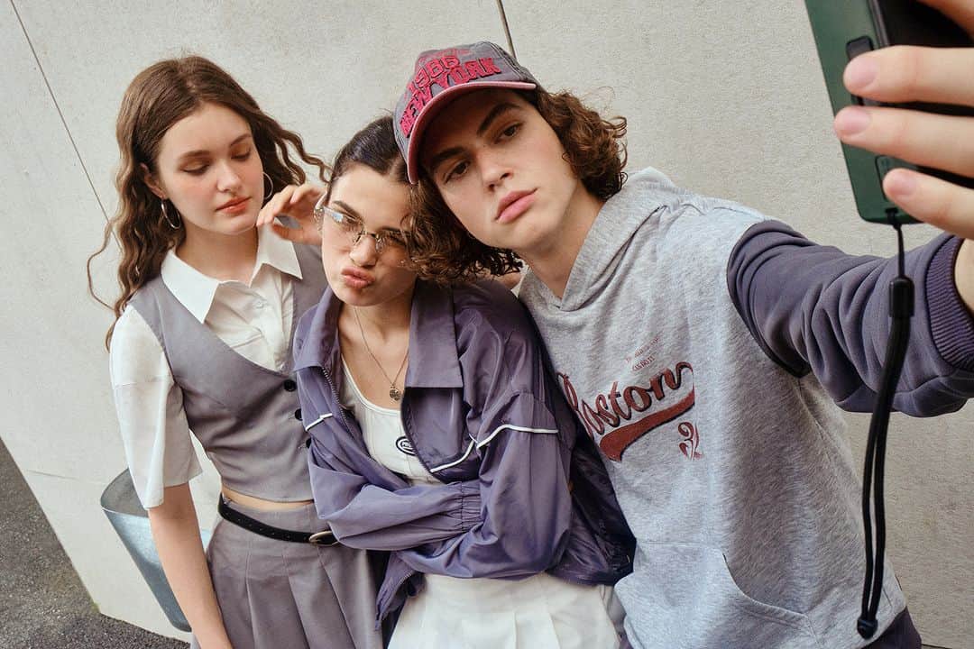 SHEINのインスタグラム：「Back to School gets a blast from the past with A+ retro-inspired styles 📃✨  🔗:https://shein.shop/ubbzaib  #FirstDayVibes #BackToSchool」