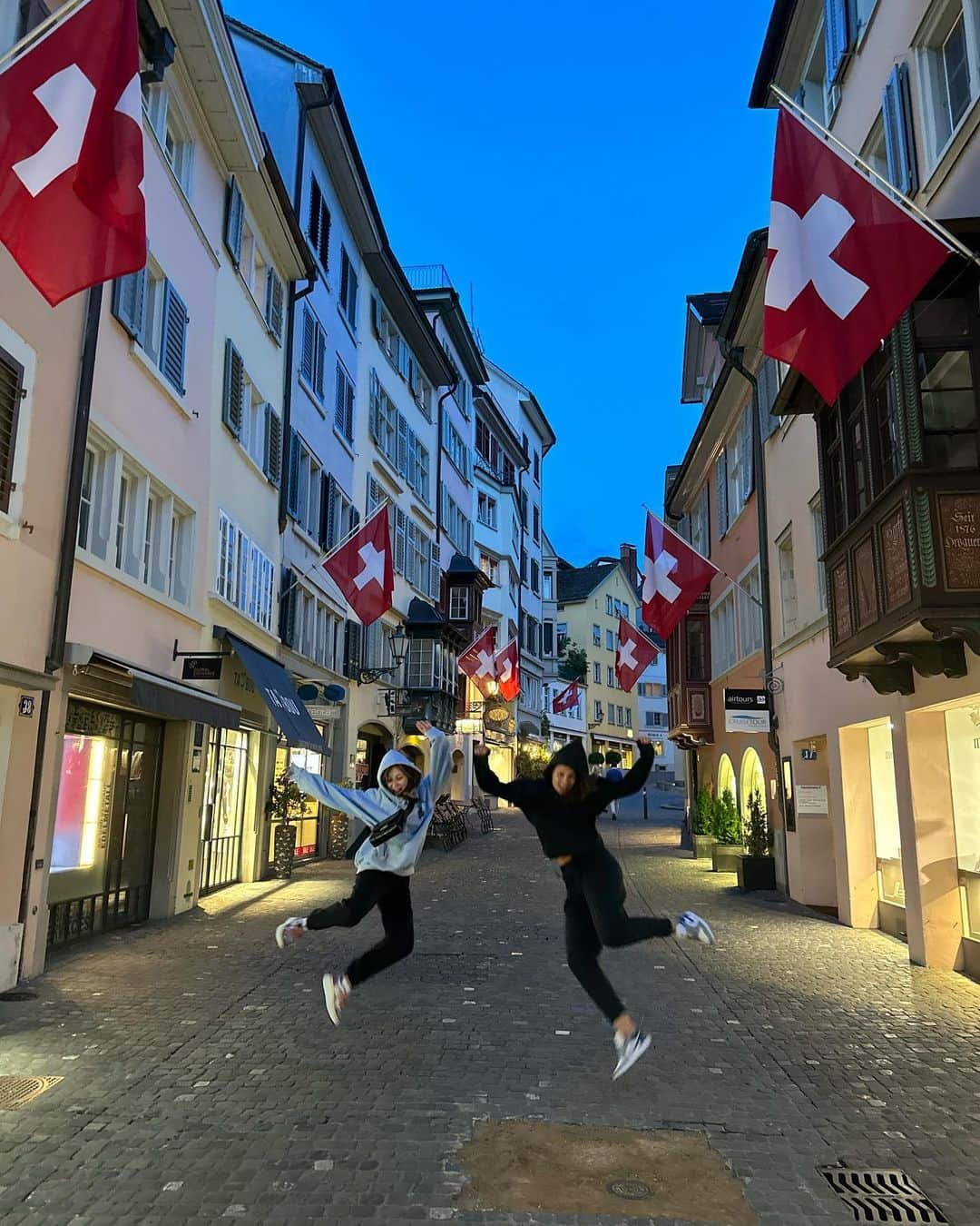エリザベータ・トゥクタミシェワさんのインスタグラム写真 - (エリザベータ・トゥクタミシェワInstagram)「Было вкусно Было весело  Было красиво  Zürich 2023 ❤️」7月29日 22時31分 - liza_tuktik