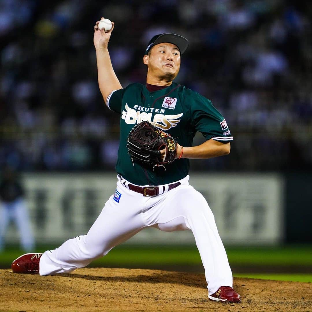 東北楽天ゴールデンイーグルスさんのインスタグラム写真 - (東北楽天ゴールデンイーグルスInstagram)「⚾️  ⚾️E 1-3 L⚾️ 相手好投手を前にチャンスを作るも活かすことが出来ずに敗戦。 8回に村林選手が一矢報いる1号ソロ‼️‼️ 投げては7回の宋選手、8回の鈴木翔天選手、 9回の酒居選手が揃って1回無失点で踏ん張った👍🏼  #鷲が掴む #rakuteneagles #EAGLESEARTHGREEN  #村林一輝  #小深田大翔  #辛島航 #安樂智大  #宋家豪  #鈴木翔天 #酒居知史  #鈴木大地  #西川遥輝」7月29日 22時37分 - rakuten_eagles