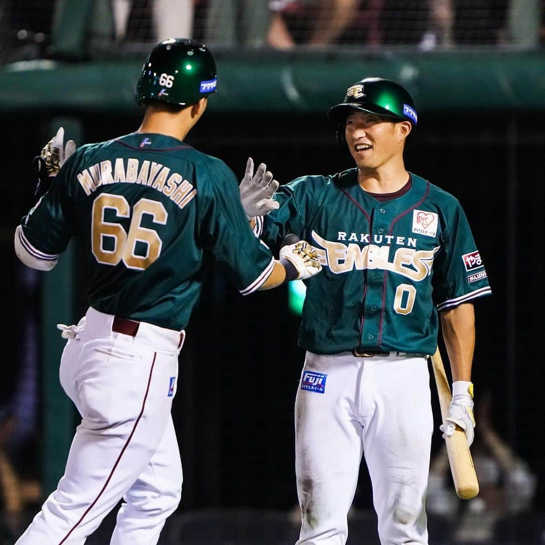 東北楽天ゴールデンイーグルスさんのインスタグラム写真 - (東北楽天ゴールデンイーグルスInstagram)「⚾️  ⚾️E 1-3 L⚾️ 相手好投手を前にチャンスを作るも活かすことが出来ずに敗戦。 8回に村林選手が一矢報いる1号ソロ‼️‼️ 投げては7回の宋選手、8回の鈴木翔天選手、 9回の酒居選手が揃って1回無失点で踏ん張った👍🏼  #鷲が掴む #rakuteneagles #EAGLESEARTHGREEN  #村林一輝  #小深田大翔  #辛島航 #安樂智大  #宋家豪  #鈴木翔天 #酒居知史  #鈴木大地  #西川遥輝」7月29日 22時37分 - rakuten_eagles