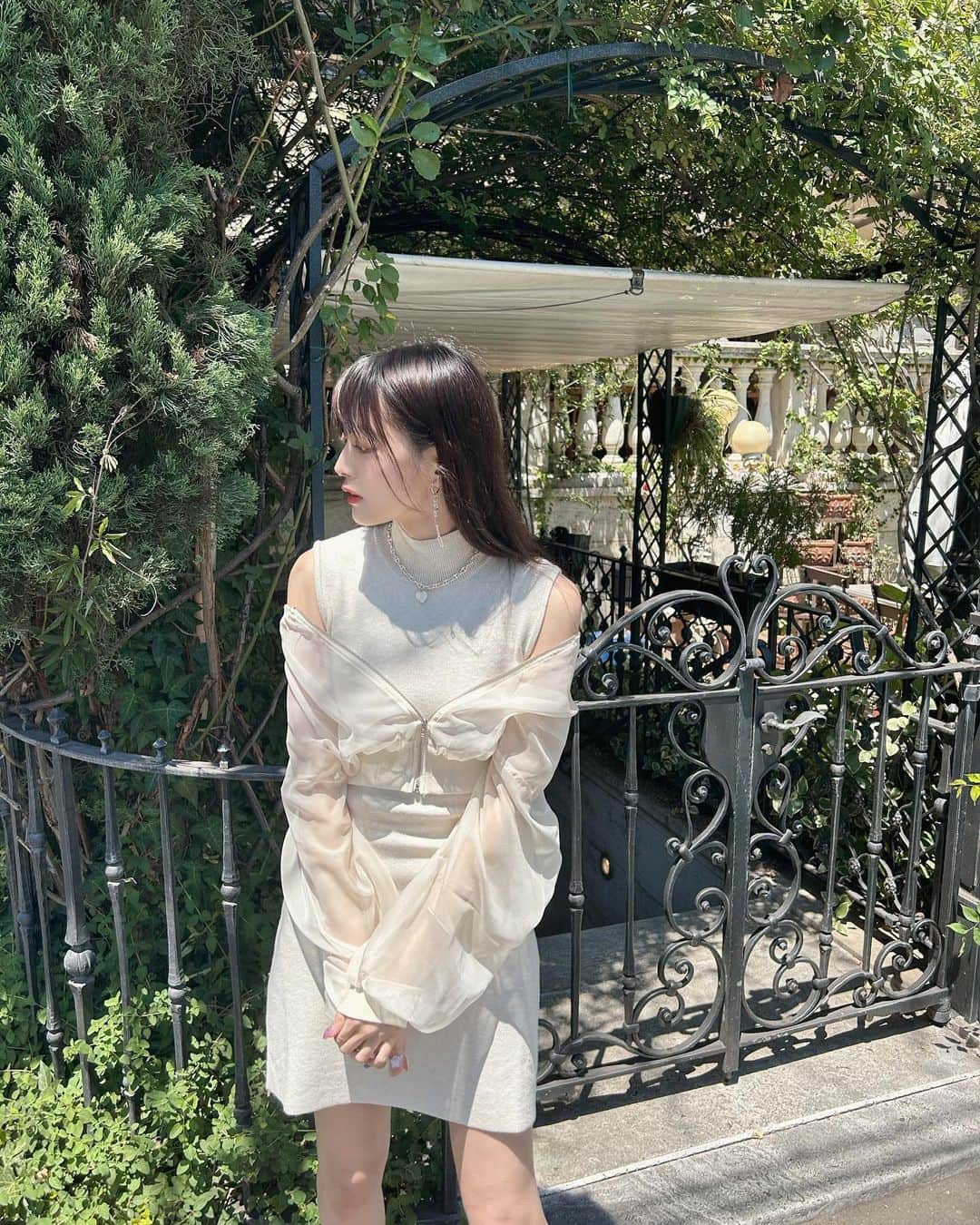 藤田いろはのインスタグラム：「⁡ ⁡ この組み合わせ可愛すぎてマネキン買いしちゃった…🪽 お姉さんに男受けめっちゃいいから！！！って言われたんだけど、男受けてますか？ ⁡ ⁡ ⁡」