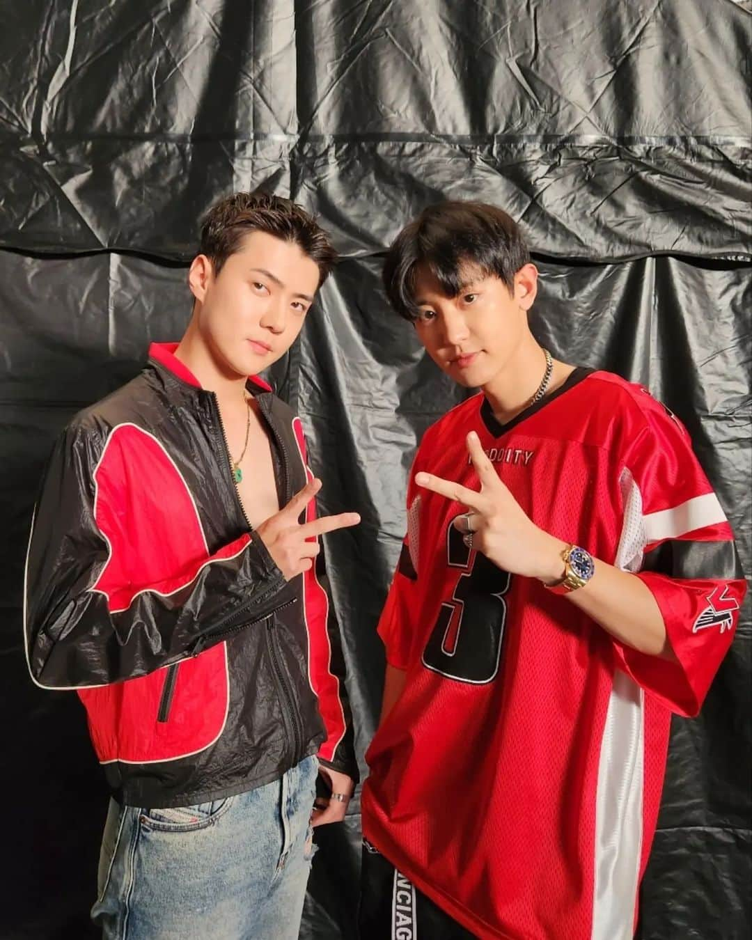 EXOさんのインスタグラム写真 - (EXOInstagram)「❤️✌️✌️❤️  #세훈_찬열 #SEHUN_CHANYEOL @oohsehun @real__pcy #EXO_SC #엑소 #EXO #weareoneEXO #워터밤 #WATERBOMBJAPAN」7月29日 22時43分 - weareone.exo