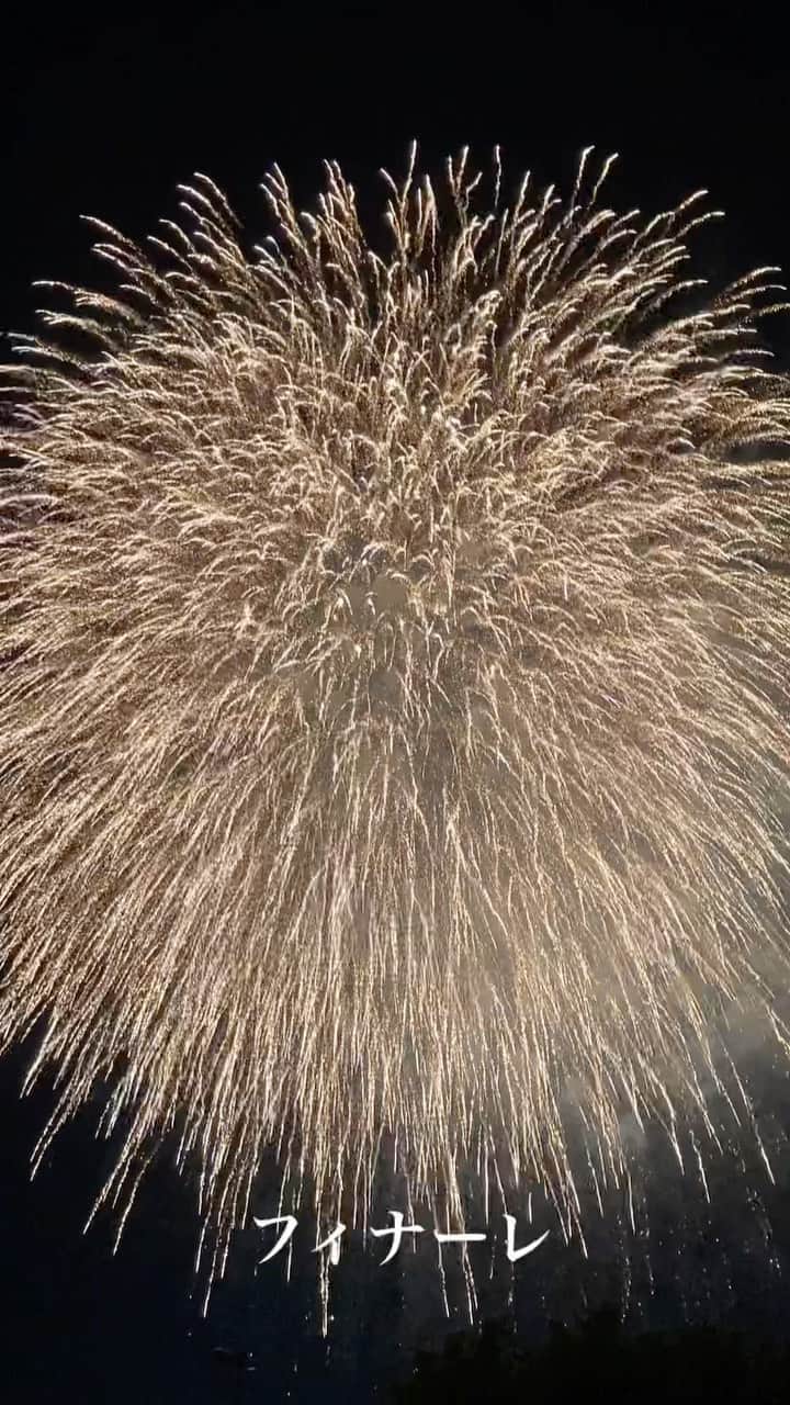 中村歌昇 のインスタグラム：「フィナーレ。 この色が一番好きなんだな。 #花火 #japan  #beautiful  #fireworks  #絶景 #圧巻 #美しい #儚い」
