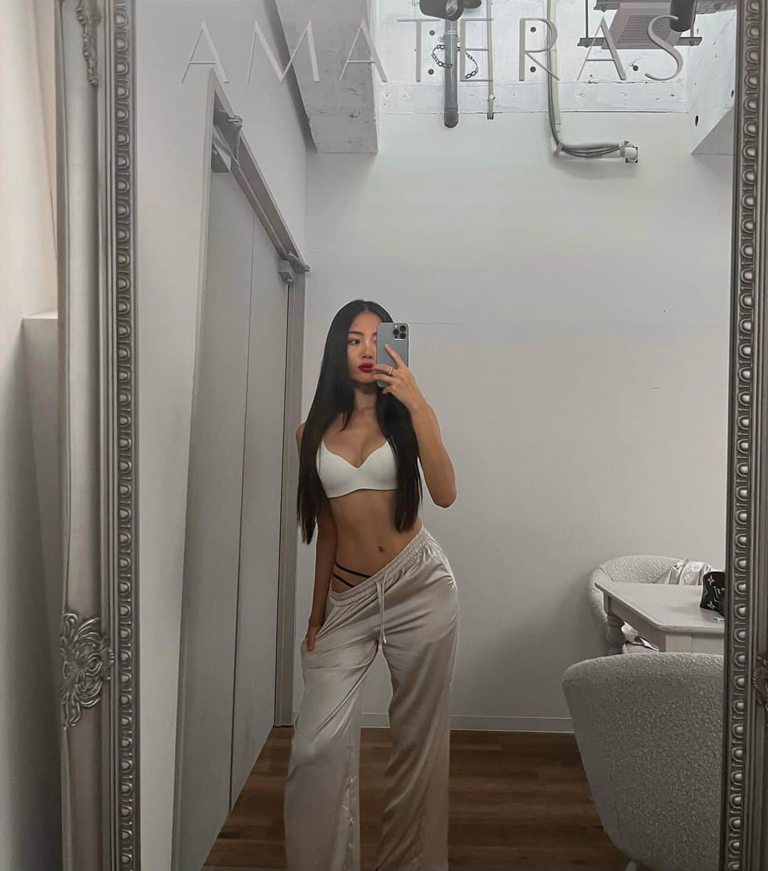 佐藤マクニッシュ怜子のインスタグラム：「catch me if you can 🫦  もうブラ買った？私は両色soft & volume両方ゲットしたんだけど、夏使えすぎて毎日これ🤤みんなの感想も聞かせてね！」