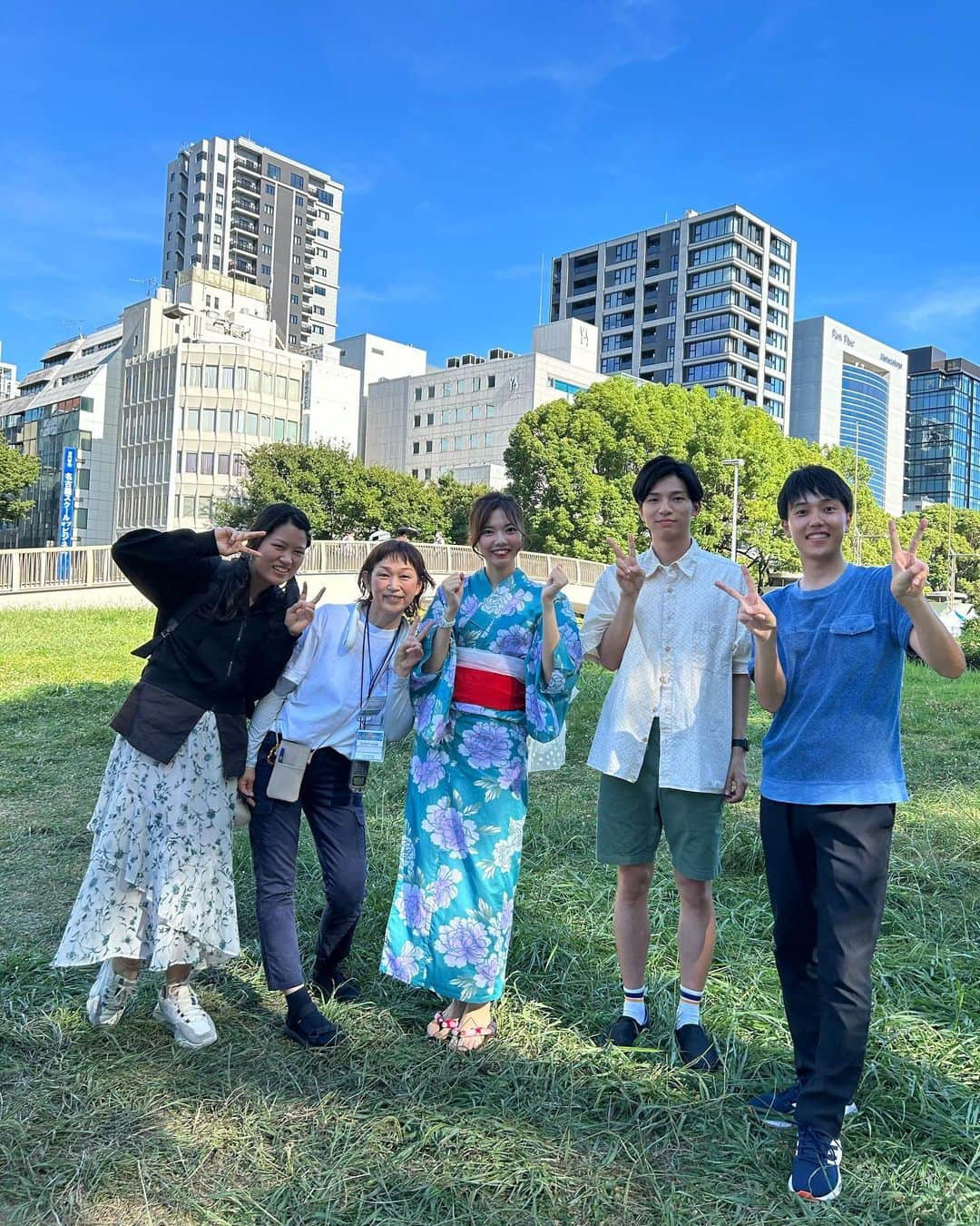 加藤里奈（カトリーナ）さんのインスタグラム写真 - (加藤里奈（カトリーナ）Instagram)「#cbcラジオ夏まつり2023 🫶💙 #カトリーナの全部全力 真夏の全力スペシャルステージ「センスを磨け！恋愛ポンコツバトル」ありがとうございました😊！！ とっても楽しかったー😆🙌🙌  ビックリするくらいお客様いらっしゃって グッズのタオルはプロデューサー曰く当初の予定の倍発注したそうですが完売しました🥺 本当にありがとうございました！  「いつも元気をもらってます」という言葉に 私こそ元気をもらっていますと改めて感謝の気持ちがわいてきました😭 直接会えて会話ができるってこんなに幸せなのねー🥰 だいぶラジオネームだけでなく顔とも一致してきていて いつか常連さん100人言えるかな企画やりたい笑  幸せな1日でした🫶🤍  ✅7/30(日)は… 13:00〜カトリーナの全部全力 生放送 18:00〜ドラ魂キング ステージ 19:00〜りーなゆーなおかわりステージ 19:30〜物販 です🥹🥹🥹🥹🥹🥹🥹  皆さまにお会いできること 楽しみにしております🥳🥳🥳  #CBCラジオ #cbcラジオ夏祭り #cbcラジオ夏まつり #光山雄一朗 #佐藤楠大 #ドラゴンズストア #ドアラ #バンテリンドームナゴヤ #バンテリンドーム #久屋大通 #久屋大通公園 #イベント #ステージ #浴衣 #ゆかた #yukata #yukatagirl #浴衣ヘアセット #浴衣ヘアアレンジ」7月29日 23時04分 - rinakatoktriiina