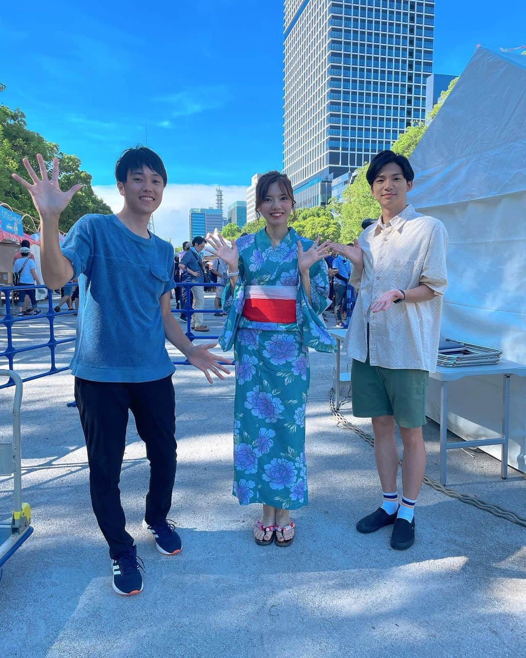 加藤里奈（カトリーナ）さんのインスタグラム写真 - (加藤里奈（カトリーナ）Instagram)「#cbcラジオ夏まつり2023 🫶💙 #カトリーナの全部全力 真夏の全力スペシャルステージ「センスを磨け！恋愛ポンコツバトル」ありがとうございました😊！！ とっても楽しかったー😆🙌🙌  ビックリするくらいお客様いらっしゃって グッズのタオルはプロデューサー曰く当初の予定の倍発注したそうですが完売しました🥺 本当にありがとうございました！  「いつも元気をもらってます」という言葉に 私こそ元気をもらっていますと改めて感謝の気持ちがわいてきました😭 直接会えて会話ができるってこんなに幸せなのねー🥰 だいぶラジオネームだけでなく顔とも一致してきていて いつか常連さん100人言えるかな企画やりたい笑  幸せな1日でした🫶🤍  ✅7/30(日)は… 13:00〜カトリーナの全部全力 生放送 18:00〜ドラ魂キング ステージ 19:00〜りーなゆーなおかわりステージ 19:30〜物販 です🥹🥹🥹🥹🥹🥹🥹  皆さまにお会いできること 楽しみにしております🥳🥳🥳  #CBCラジオ #cbcラジオ夏祭り #cbcラジオ夏まつり #光山雄一朗 #佐藤楠大 #ドラゴンズストア #ドアラ #バンテリンドームナゴヤ #バンテリンドーム #久屋大通 #久屋大通公園 #イベント #ステージ #浴衣 #ゆかた #yukata #yukatagirl #浴衣ヘアセット #浴衣ヘアアレンジ」7月29日 23時04分 - rinakatoktriiina