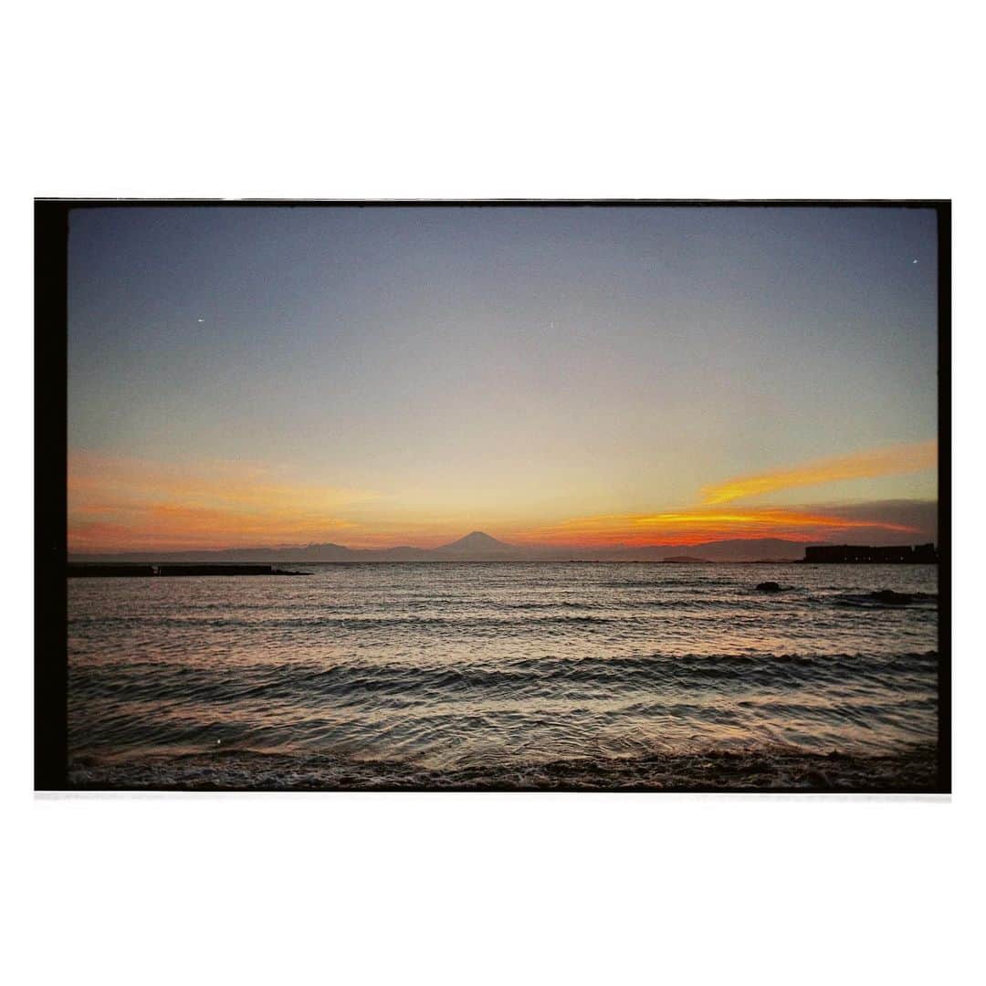 岩崎拓馬のインスタグラム：「🌅🗻🌅🗻 . . いい日ありがとう🫶  明日もいい日🩷 . . #sunset #happytime」