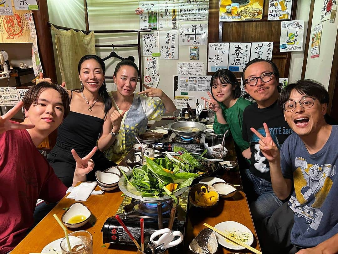 安藤モモ子さんのインスタグラム写真 - (安藤モモ子Instagram)「なら国際映画祭 ユースシネマプロジェクト  夏休みの１週間をかけて実施する「ユース映画制作ワークショップ」特別講師させていただきます🎞️🌈  去年9月に審査員をさせていただいてから約一年、早一年。  河瀬直美監督、レスリーキーさん、ユースの卒業生と、明日からスタートするWSに向けて、わくわく💗  どんな作品が生まれるか🎞️✨  超楽しみです❣️  #なら国際映画祭」7月29日 23時29分 - momokoando