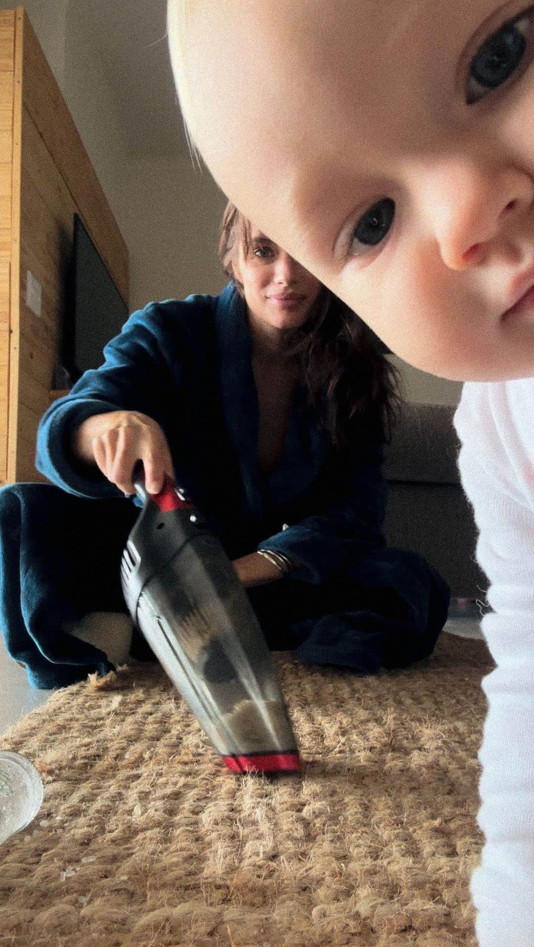 Jessicaのインスタグラム：「Just your average Saturday cleaning up after a little tornado.   #momlife #11monthold #baby #messy」