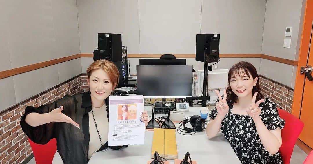 花咲ゆき美さんのインスタグラム写真 - (花咲ゆき美Instagram)「今日は… #エフエムたちかわ　 (84.4Mhz) #三条ひろみ さんの『ニュー・ハートフルSONG』の収録に行ってきました😊 放送日時は下記の通りです🎶  📻️8月9日(水)22:00〜22:30 📻️8月16日(水)22:00〜22:30  ぜひ、お聴きください😊  視聴方法は、エフエムたちかわ様のHPでチェックして下さいね❤️  http://fm844.co.jp/listen  三条さんと色々なお話が出来てとても楽しかったです😆  #花咲ゆき美」7月29日 23時25分 - yukimi0774