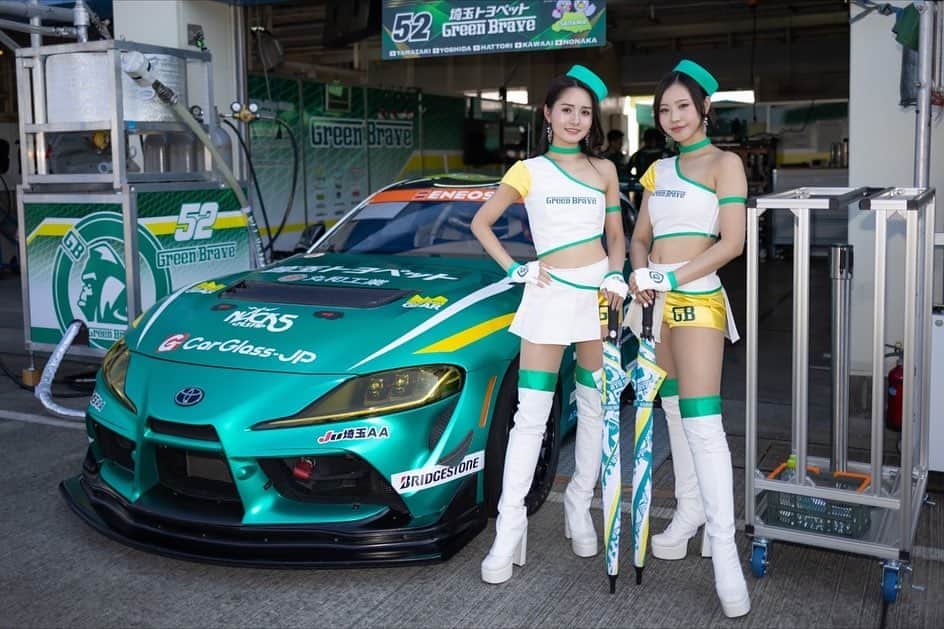 五十嵐みさのインスタグラム：「. SUPER耐久Rd.4オートポリス戦予選日🏎 52号車は2位でした👏 . ウェイトハンデがあることが心配される中、なんだか余裕そうな…🤔？ GBなら良い結果を信じられます😎🙏 4連勝なるか！明日の決勝がとても楽しみです💚 . #SUPER耐久#S耐#スーパー耐久#埼玉トヨペット#greenbrave#grsupra#grsupragt4#レースクイーン#racequeen#コスチューム#サーキット#モータースポーツ#レース#オートポリス#一眼レフ#ポートレート#撮影会」
