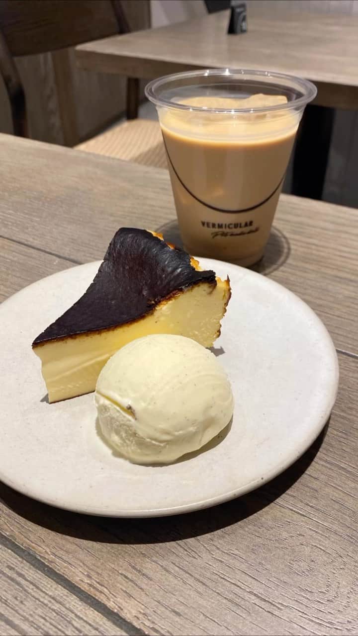吉田佳菜のインスタグラム：「ㅤㅤㅤㅤㅤㅤㅤㅤㅤㅤㅤㅤㅤ ㅤㅤㅤㅤㅤㅤㅤㅤㅤㅤㅤㅤㅤ @vermicular_japan のcafe☕️ バスクチーズケーキとろとろで美味しかった💛 ㅤㅤㅤㅤㅤㅤㅤㅤㅤㅤㅤㅤㅤ #ちわこの休日 #代官山カフェ #VERMILULAR #カフェデート」
