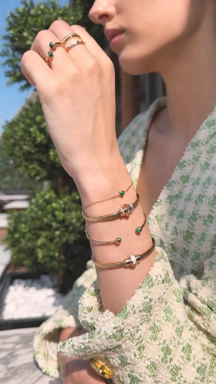 Harrodsのインスタグラム：「Not only is the #PiagetPossession collection effortlessly elegant, it’s also uniquely tactile. Did you know that every ring, bangle and necklace is designed with dynamic turning rings that spin on their axis? Call it fine jewellery for fidgeters.  Find #Piaget in Fine Jewellery on the Ground Floor and at harrods.com.  #Harrods #HarrodsFineJewellery」