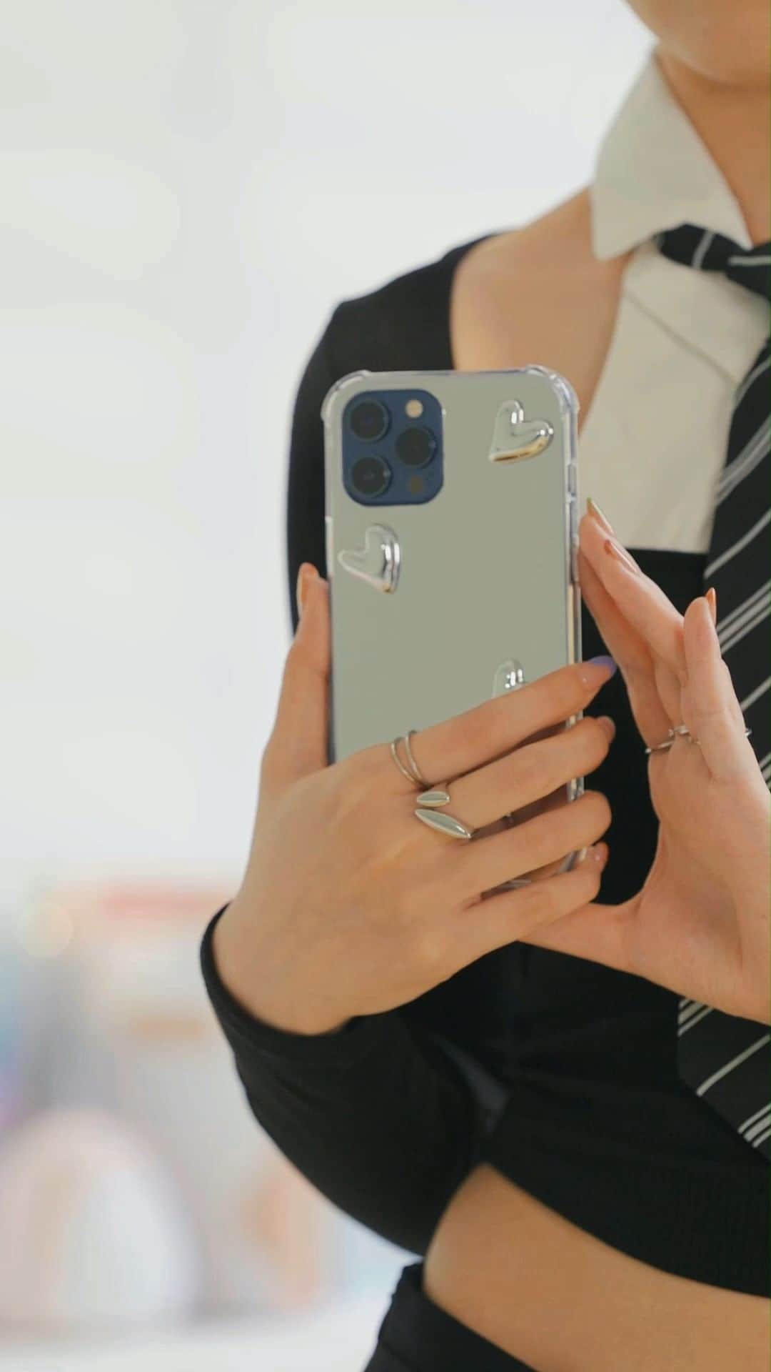SHEINのインスタグラム：「Snapping school selfies will never be the same! 📱✨ Which case would get your phone voted Best Dressed in the yearbook? 👇  🔎10265382 12466410 14832464 6033352 12359891 12635296 11687456 12028922 11857565 11667460 11692398 14588318 11437828 11536648  🔗:https://shein.shop/ubbzaib  #FirstDayVibes #BackToSchool」