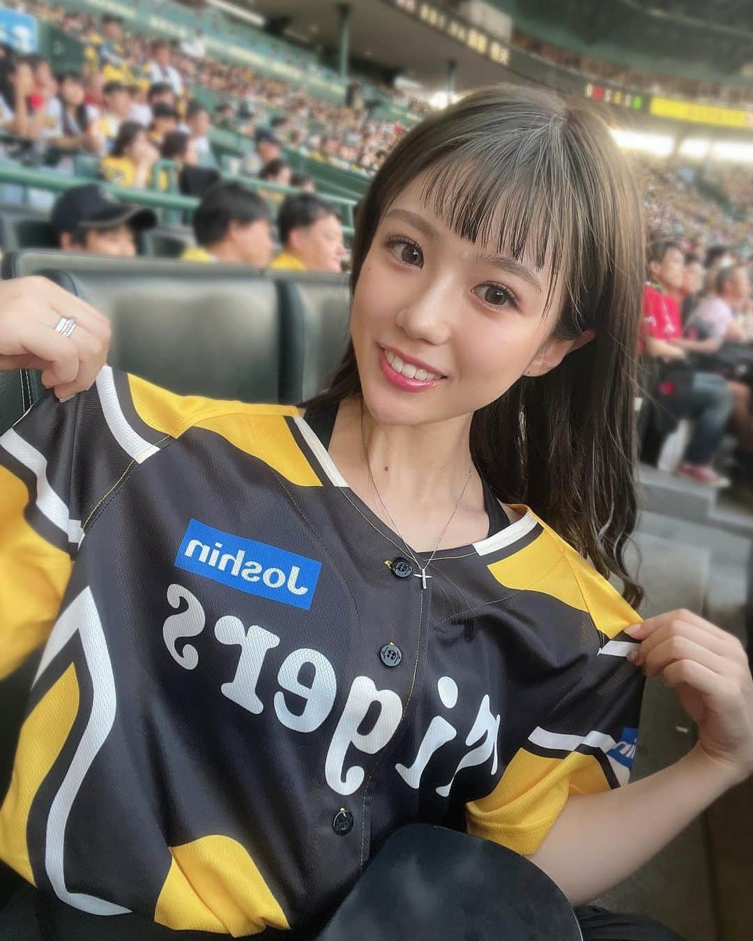 蒼井ちあきのインスタグラム：「▶︎阪神甲子園球場  𓂃阪神vs広島𓂃𓂁  #野球 #野球観戦 #プロ野球 #阪神タイガース #阪神 #タイガース #広島カープ #カープ #ベースボールシャツ #スポーツ観戦 #ウル虎の夏」