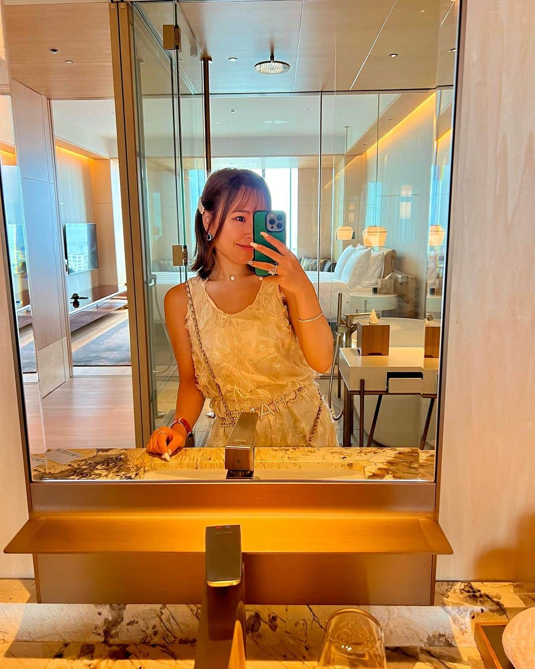 カリスマゆきちゃんのインスタグラム：「. . 📍 The Ritz-Carlton Fukuoka  2023年6月21日に開業した リッツカールトンに宿泊したよ🤍  東京や大阪のリッツカールトンとは少し違って落ち着いた雰囲気✨  空気も良くて最高でした👏👏👏  @ritzcarlton.fukuoka  __________________________ #ritzcarlton #ritzcarltonfukuoka #リッツカールトン福岡 #福岡ホテル #ホテル生活 #福岡5つ星ホテル #hotelstay」