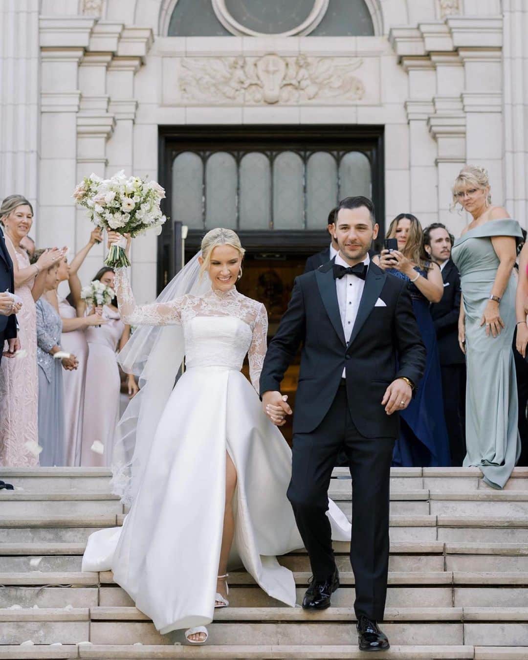 Monique Lhuillierのインスタグラム：「Everlasting Love 🤍🌸 #moniquelhuillier #mlbride 📸 @alivaldez.photography」