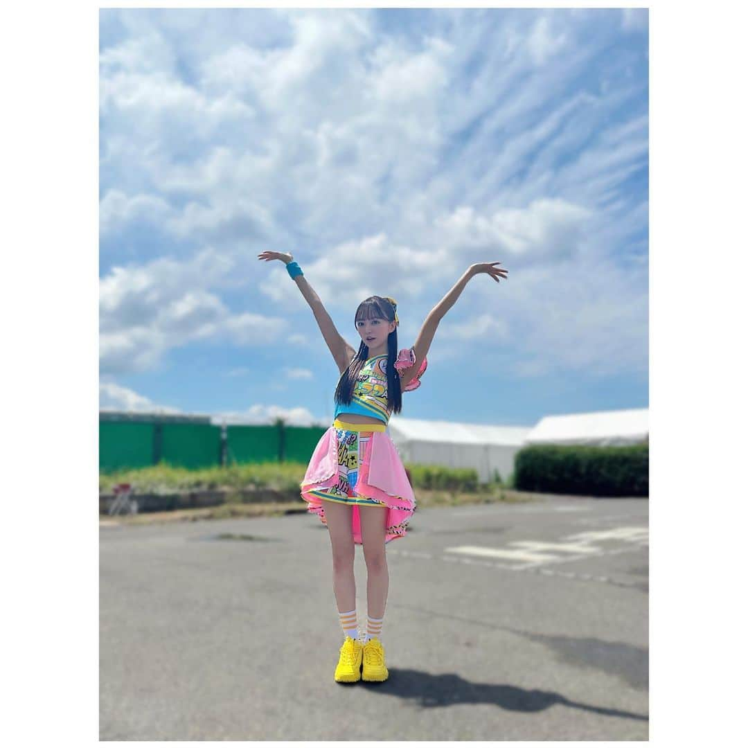 日比野芽奈さんのインスタグラム写真 - (日比野芽奈Instagram)「一緒にあっつい夏、過ごそうね🌻 . . . #ラフラフ」7月29日 23時52分 - hibino_meina