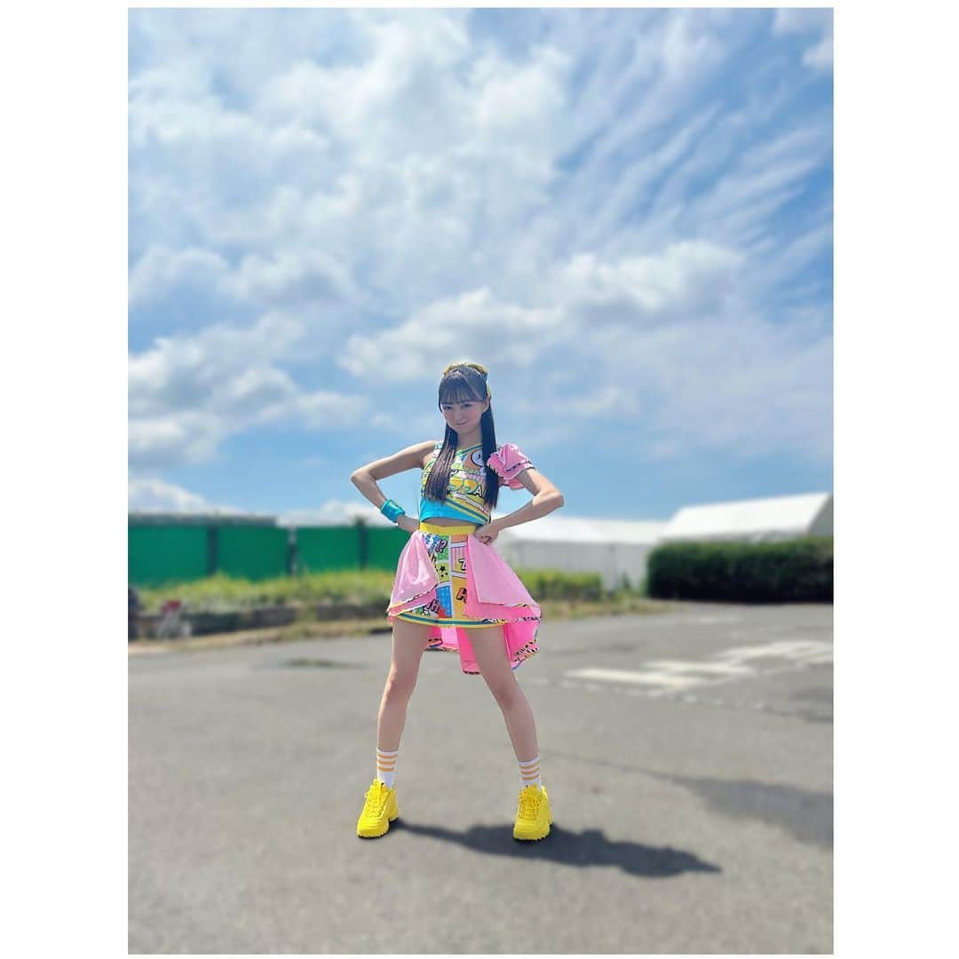 日比野芽奈さんのインスタグラム写真 - (日比野芽奈Instagram)「一緒にあっつい夏、過ごそうね🌻 . . . #ラフラフ」7月29日 23時52分 - hibino_meina