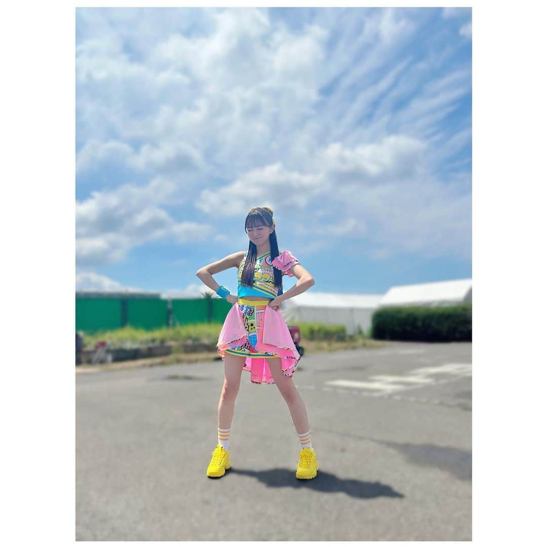 日比野芽奈さんのインスタグラム写真 - (日比野芽奈Instagram)「一緒にあっつい夏、過ごそうね🌻 . . . #ラフラフ」7月29日 23時52分 - hibino_meina