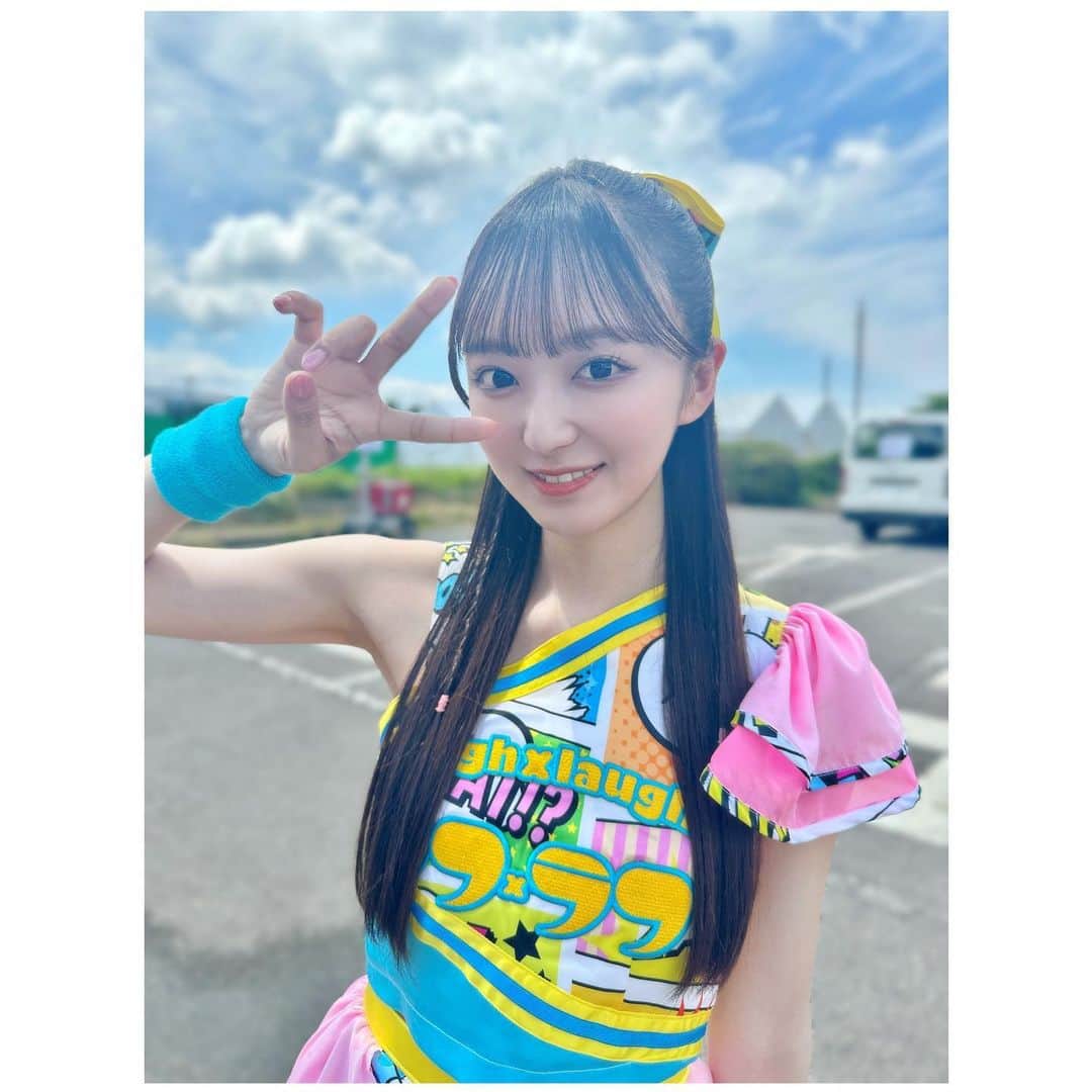 日比野芽奈のインスタグラム：「一緒にあっつい夏、過ごそうね🌻 . . . #ラフラフ」