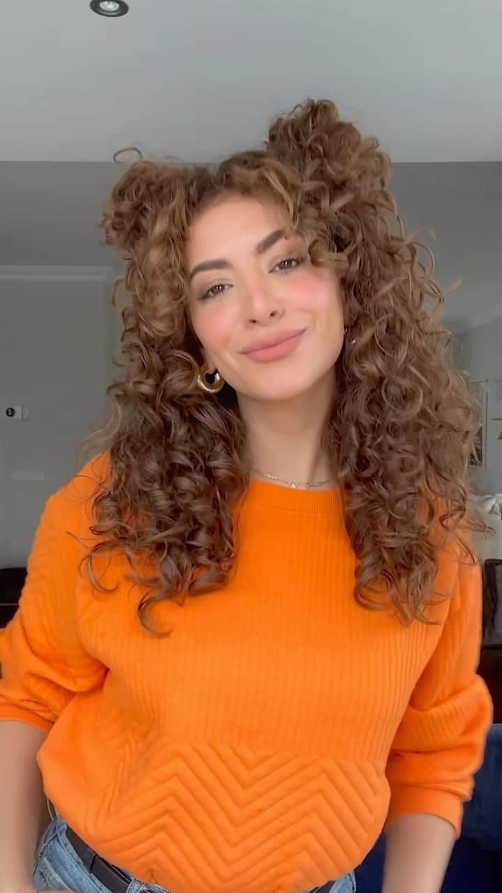 Sarah Angiusのインスタグラム：「🍊🧡🦁」