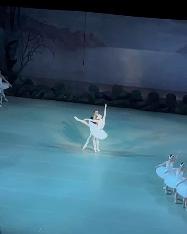 のインスタグラム：「SWAN LAKE 29.07.23 🦢🥲 The finale of my season at the Mariinsky 🤍 Huge thanks to my wonderful Prince @philipp_stepin 🙏🏻  Oh how lucky I am to dance this ballet!!!!  Immense gratitude to our coaches ❤️ Orchestra, conductor, costume department, makeup and hair department, stage managers, everyone - thank you for this show and for this season and until the next one!!!  ЛЕБЕДИНОЕ ОЗЕРО 29.07.23 🦢🥲 Финал моего сезона в Мариинском 🤍 Огромное спасибо моему замечательному принцу @philipp_stepin 🙏🏻 Как же мне повезло танцевать этот балет!!!! Огромная благодарность нашим педагогам ❤️ Оркестр, дирижер, костюмеры, гримеры, рабочие сцены, все-все - низкий поклон за спектакль и за сезон и увидимся в следующем!!!」