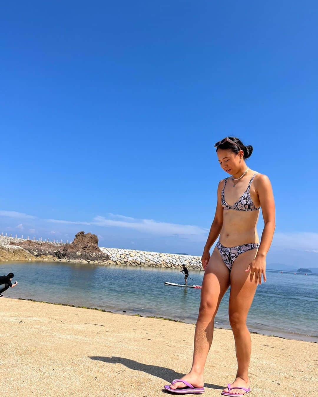 浅井悠由のインスタグラム：「"  SUMMER ⛱️👙🩵🖤💜🩷🤎🧡 #beach #summer #bikini #❤️」