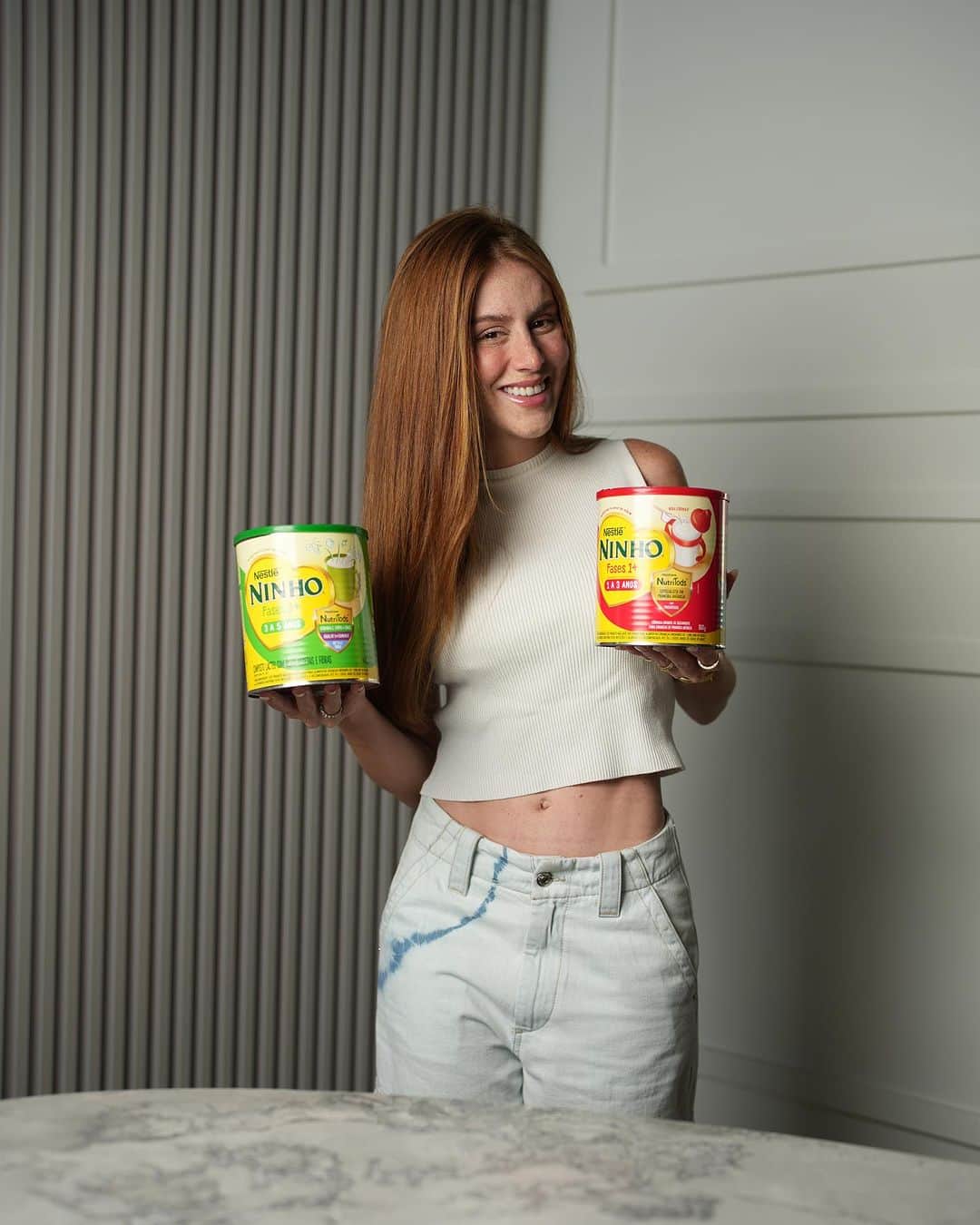 マリ・マリアのインスタグラム：「A maternidade me trouxe muitos ensinamentos importantes, e um dos que mais valorizo é a atenção e cuidado com o próximo, seja em pequenos momentos do dia a dia, como nas etapas essenciais para um bom desenvolvimento. Desde que Ninho Fases chegou aqui em casa no início de 2021 quando o David completou um aninho, a gente nunca mais largou de mão e percebemos que havíamos encontrado um aliado essencial para o crescimento saudável dos meninos. Ninho Fases é um composto lácteo para crianças na fase pré-escolar, que é bem o momento que o David e Noah estão vivendo, e ele possui os nutrientes necessários para o desenvolvimento ideal, além de claro ser da Nestlé, uma marca que eu amo e que tem todo o meu coração! Ninho Fases é definitivamente parte da nossa família 💙 @nestleninho #Publicidade #ConsulteSeuPediatra NÃO CONTÉM GLÚTEN CUPOM: MARIMARIA10」