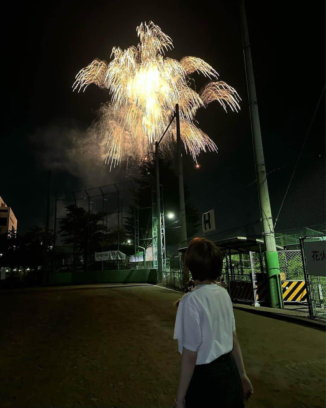 矢吹奈子のインスタグラム：「人生で初めて隅田川花火大会に行って来ました！！ 綺麗だったなー🥺癒されました🥺✨  (洋服のタグ付けした✒︎)」