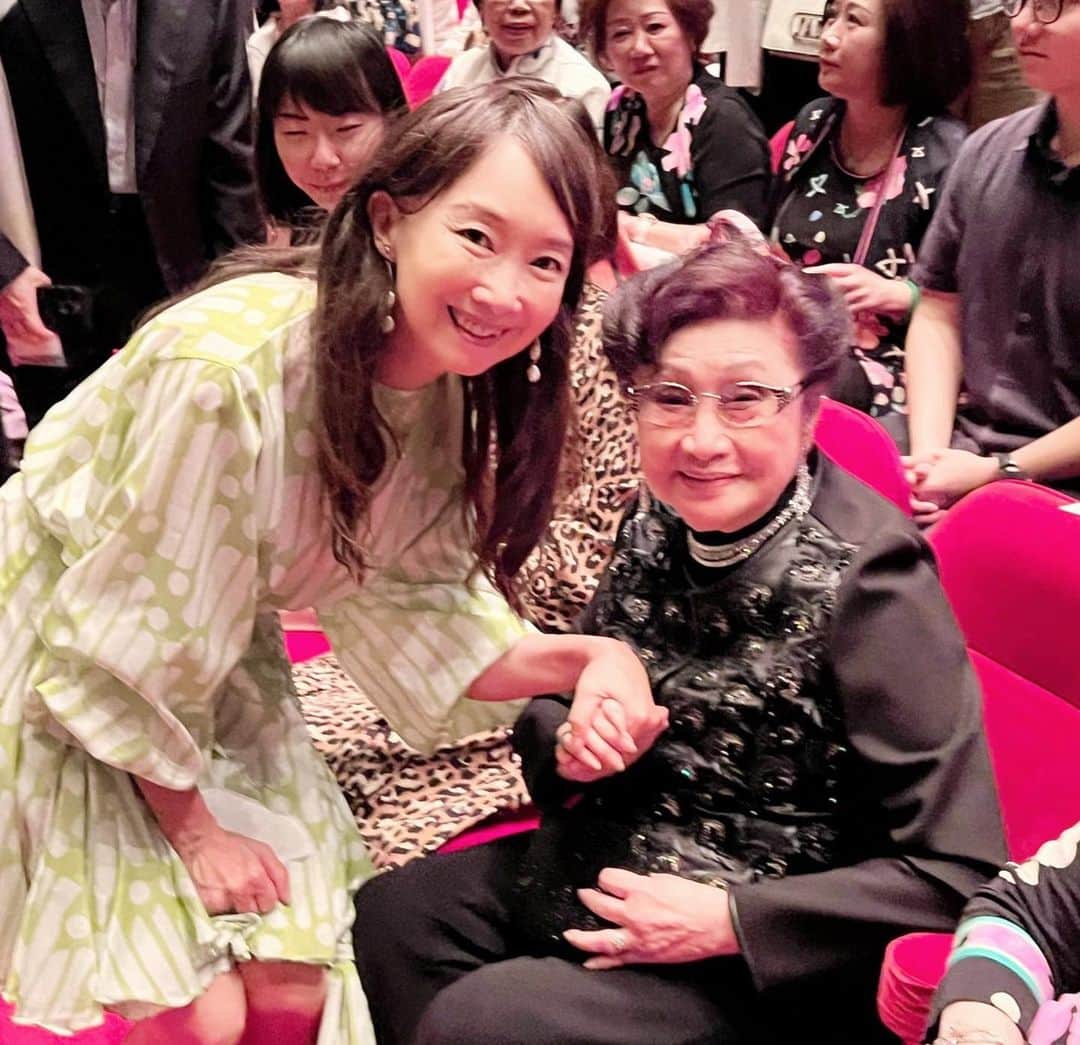 アグネス・チャンのインスタグラム：「Met the legendary Chinese opera Queen 白雪仙 during a charity movie event. Though in her nineties, still beautiful and elegant on screen and off. The movie we saw was 李後主。Classic in every way! Epic night.」