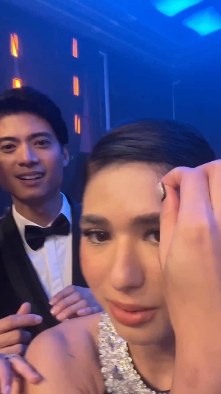 ミーガン・ヤングのインスタグラム：「The runners vs the tutsang! So during the ball, ang ending pala namin is magkakasama pa rin kaming runners. I remember the same time last year, we also decided to go out in Korea kasi nag FOMO kami for not being able to attend GMA ball. Now, we‘ve come full circle, attended the ball and had our own lil after party in the wee hours of the morning ❤️😍  Extra context, sadya pala ni @itsangelguardian na magkaroon ng stylish tustang duon sa noo niya. Yun lang nagiging rogue tutsang pag ginagalaw 😝」