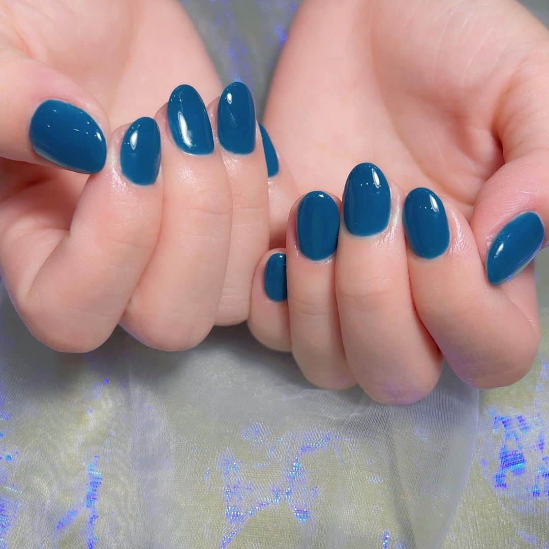 なかやまちえこのインスタグラム：「ワンカラーネイル💅⠀ ⠀ @aina_hashimot0 ちゃん⠀ シンプル is best!⠀ ⠀ #nail #nails #nailart #ネイル #美甲 #ネイルアート  #japanesenailart #manucure #japanesenails #manicurist #gelnails #أظافر #네일아트 #미용  #เพ้นท์เล็บ #artedeuñas #เพ้นท์เล็บเจล #ジェルネイルデザイン #ネイルデザイン #nagelkunst #ワンカラーネイル @pregel.jp ⠀ @aby_sharenail」