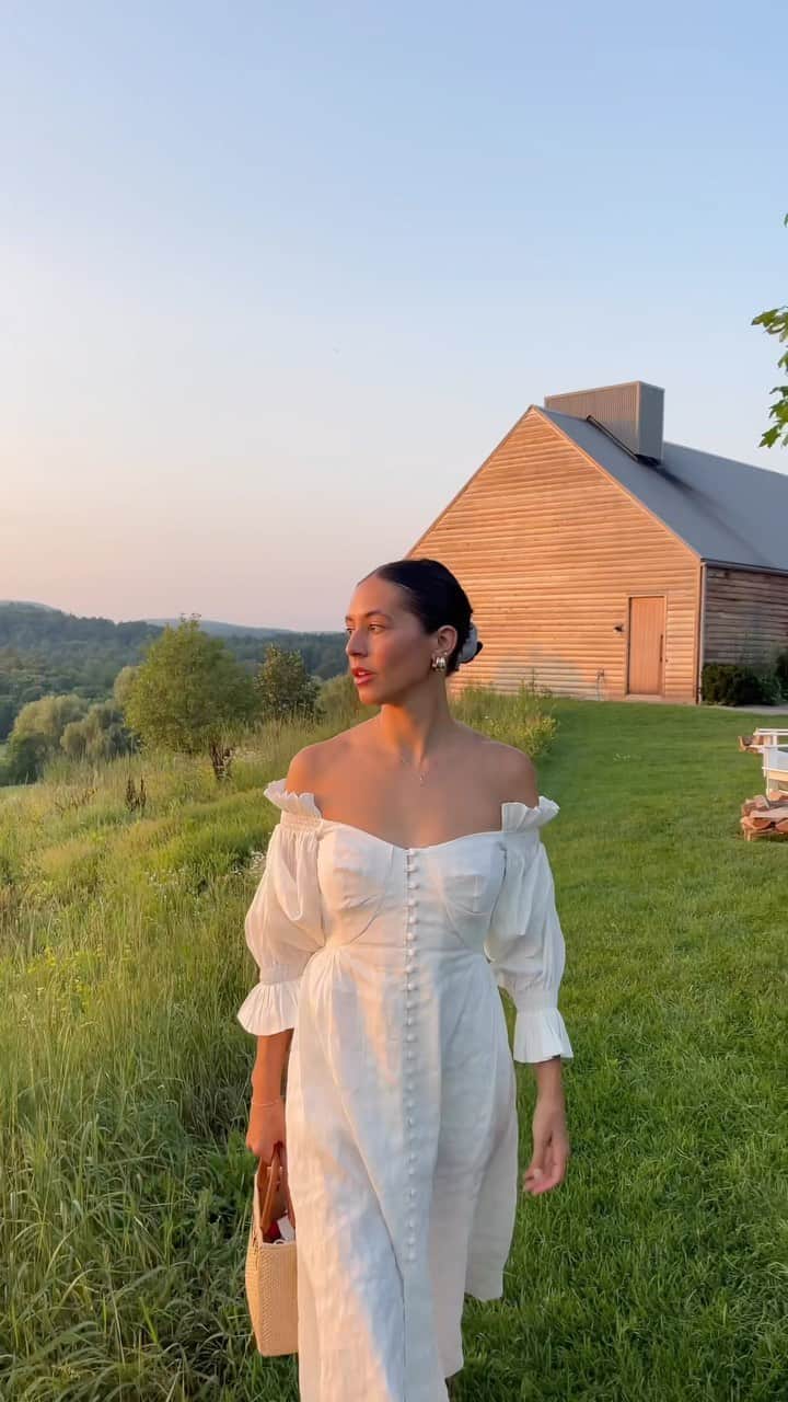 Saks Fifth Avenueのインスタグラム：「Tag someone who most definitely deserves a weekend getaway—and the effortless summer looks to match, as seen on @jules.jacobson. #Saks」