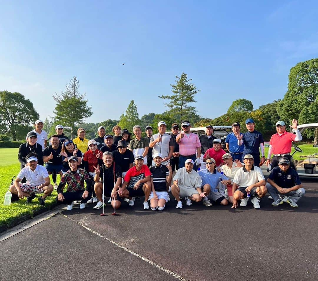 野中泰輔のインスタグラム：「Thank you for coming TAISUKE CUP Vol.1 in Fukuoka⛳️🏌️‍♂️🏌️‍♀️  色んな方々の協力がありやっとスタートする事が出来ました！！ 参加してくれた方々、協賛してくれた企業の皆様、本当にありがとうございました🙏 TAISUKE CUP Vol.2も絶対に開催しますのでその時はまたよろしくお願いします。  #taisukecup #bboytaisuke @redbulljapan @sanrise.18 @sanrise_onlinestore @mid90sclub.tokyo @gshock_jp @oakleyjapan @pumajapan @pumagolf  @newera_golf @newerajapan @suggoigolfclub @brosh.jp @flex_dream @a_s.shampoo @mike.dontdoit.jp @titleist_japan @pgm.official @sunline_japan」