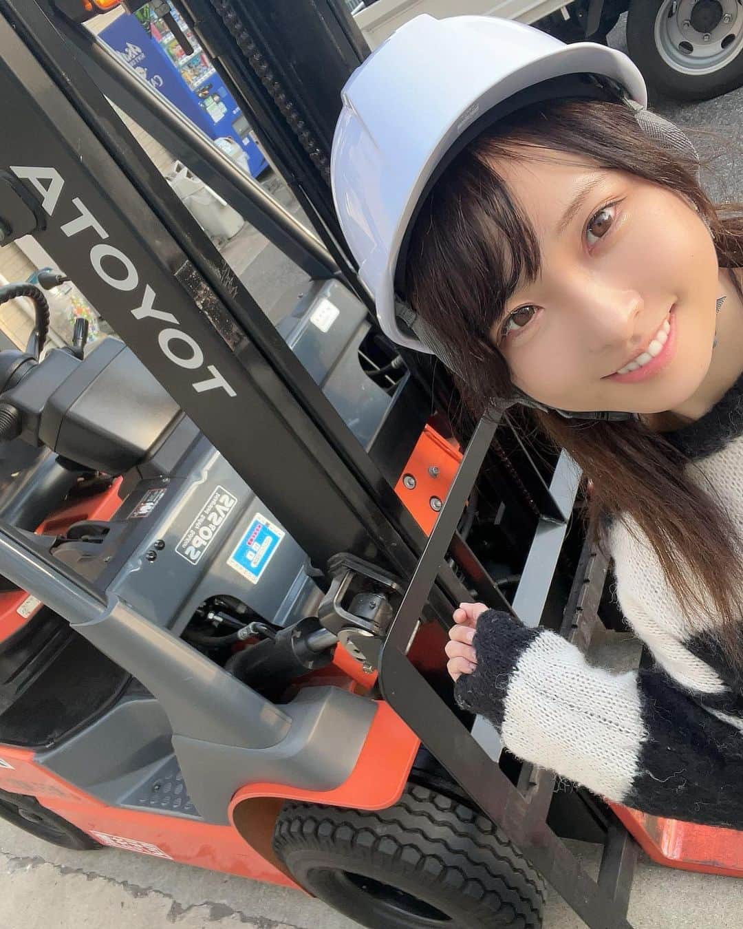 日下部ほたるのインスタグラム：「8/5(土)日下部工場撮影会行います！ 川口の廃工場スタジオブロンズにフォークリフト搬入します🚜 フォークリフト女子のほたるんが工場作業服と水着で登場👙 フォークリフトグラビア撮りにきてください！！！ https://ameblo.jp/ashiato-photo/entry-12813929248.html  #撮影会 #撮影会モデル #被写体 #被写体モデル #被写体希望 #model #portrait #idol #写真好きな人と繋がりたい #ポートレート好きな人と繋がりたい #カメラマンさんと繋がりたい #カメラマン募集 #写真撮ってる人と繋がりたい #ファインダー越しの私の世界 #ポートレート #写真部 #girl  #角色扮演 #偶像 #东京 #코스프레 #아이돌 #도쿄」