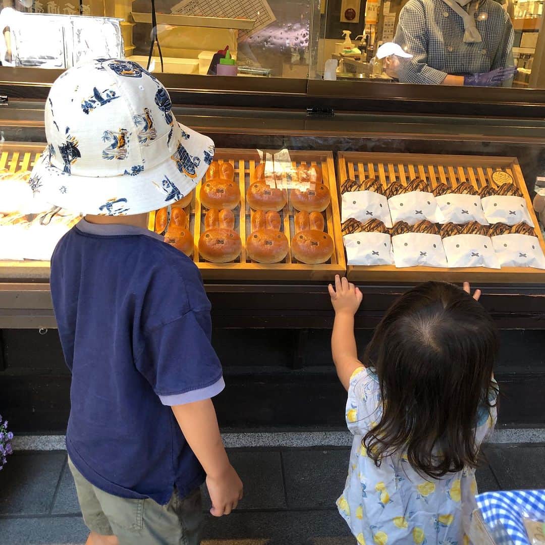 中野美奈子さんのインスタグラム写真 - (中野美奈子Instagram)「これがウワサのみっふぃーあんぱん！ 並んでる姿もかわいい♡  お味も美味でした。  #倉敷美観地区 #みっふぃー蔵のきっちん  #ランチ前に寄った  #パンでお腹いっぱいになる   #暑さにきをつけて  #子連れお出かけ   #岡山県倉敷市」7月30日 0時55分 - minako_nakano.official