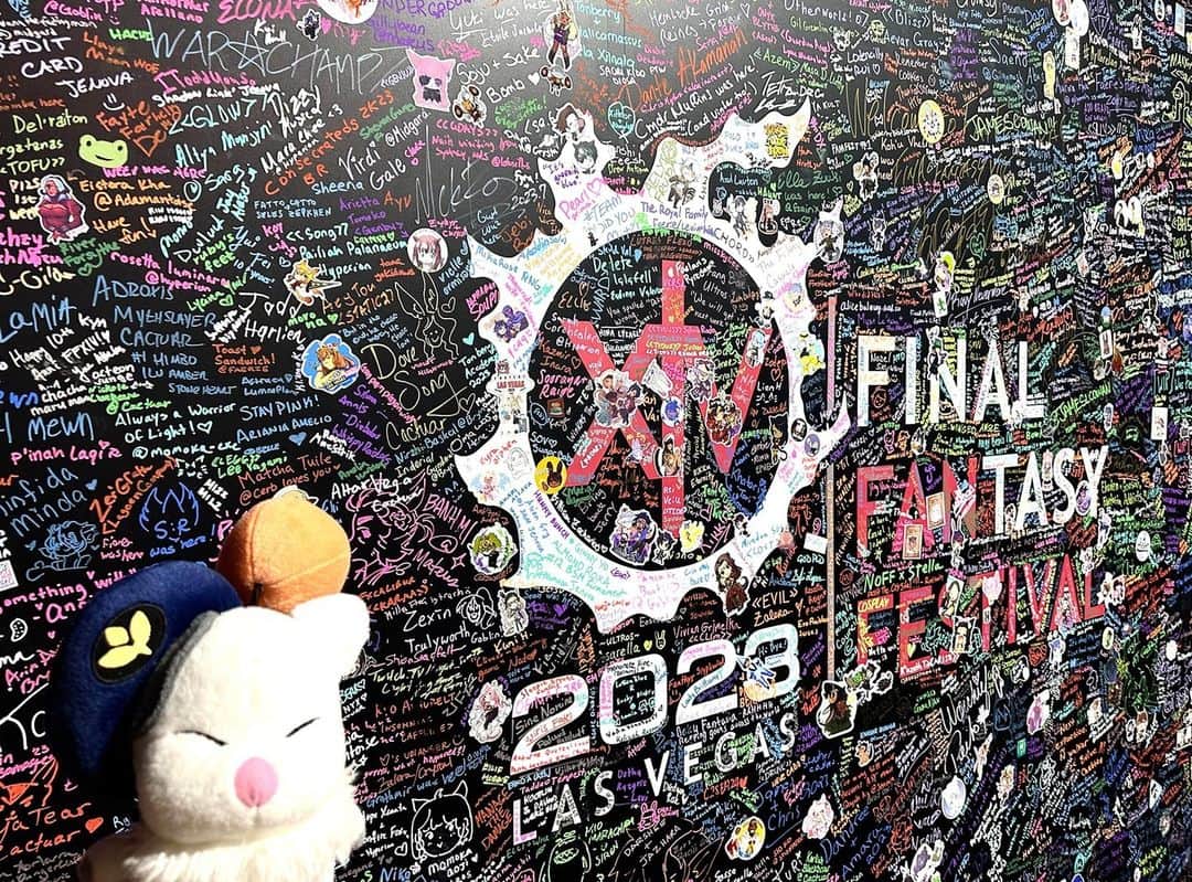 FINAL FANTASY XIVのインスタグラム：「Day 2 of the Fan Festival 2023 in Las Vegas: COMMENCE! 🥳⁣ ⁣ Be sure to sign the Altar of Heroes Graffiti Wall on your way in! 🎨✨ ⁣ ⁣ #FFXIV #FF14 #FFXIVFanFest」
