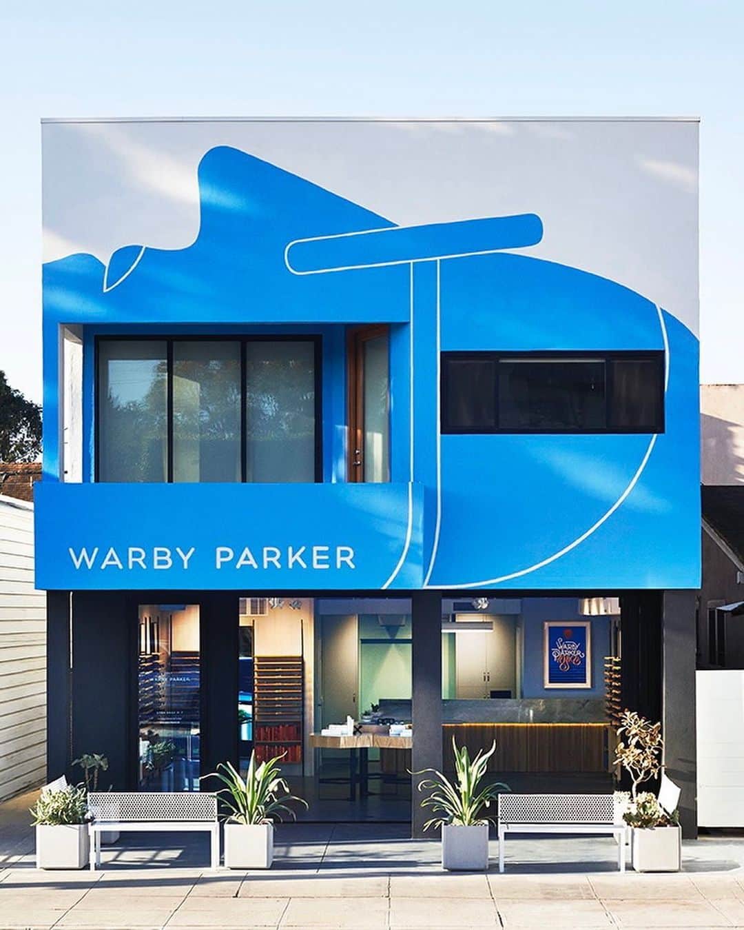 Warby Parkerのインスタグラム：「If you’ve lost your glasses, don’t worry—we’re hard to miss.  📍 Abbot Kinney by @mcfetridge  📍 Flatbush by @saskiakeultjes  📍 Silverlake by @buckleynow  📍 Williamsburg by @steveespopowers」