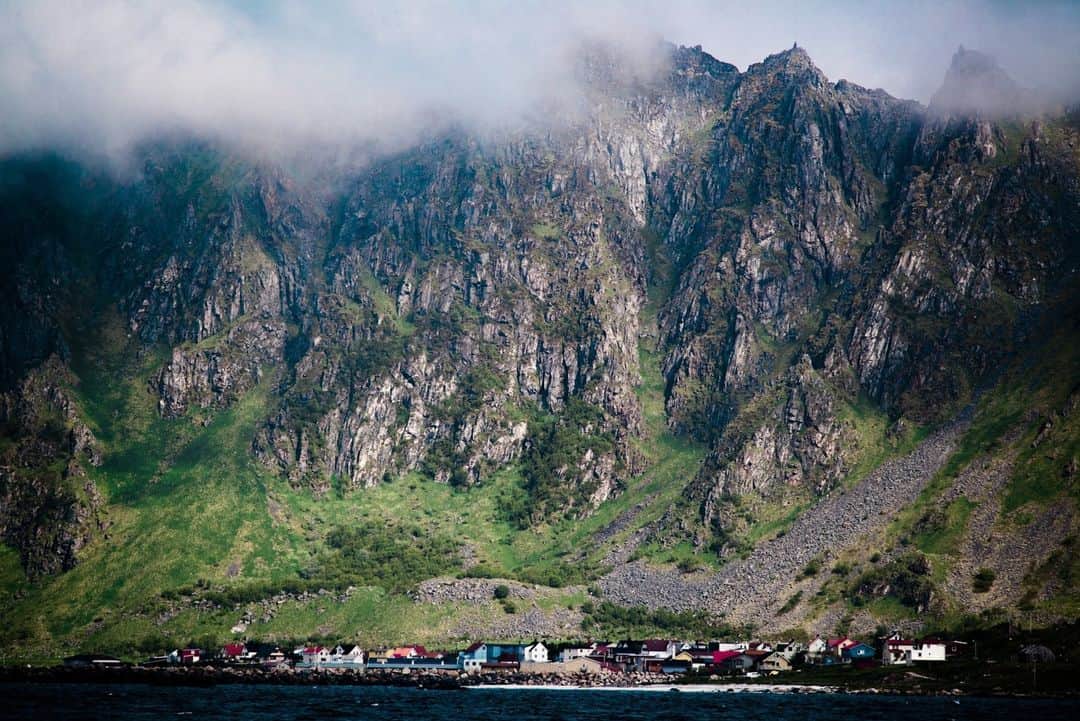 National Geographic Travelさんのインスタグラム写真 - (National Geographic TravelInstagram)「Photo by @MartinEdstrom | The small village of Bleik is located way up north in Norway. If you're craving mountains, steep cliffs, and the ever present smell of salt in the air—look no further than this part of the country.   Follow @MartinEdstrom for more Nordic travel tips.」7月30日 1時00分 - natgeotravel