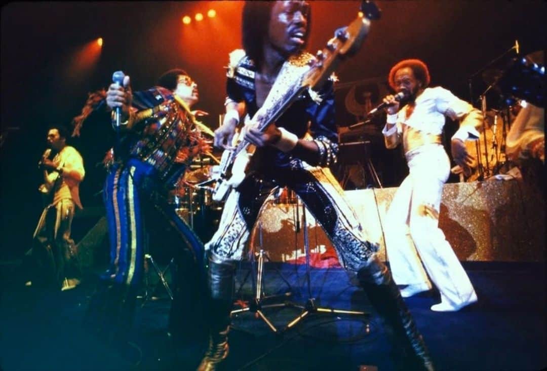 のインスタグラム：「“We were trying to free people in a sense of expressing individuality, and this was another reason for us not dressing like nobody else. The group coming across as something different totally”. —Maurice White about our characteristic wardrobes in the 80’s  📸 Bruce W. Talamon」